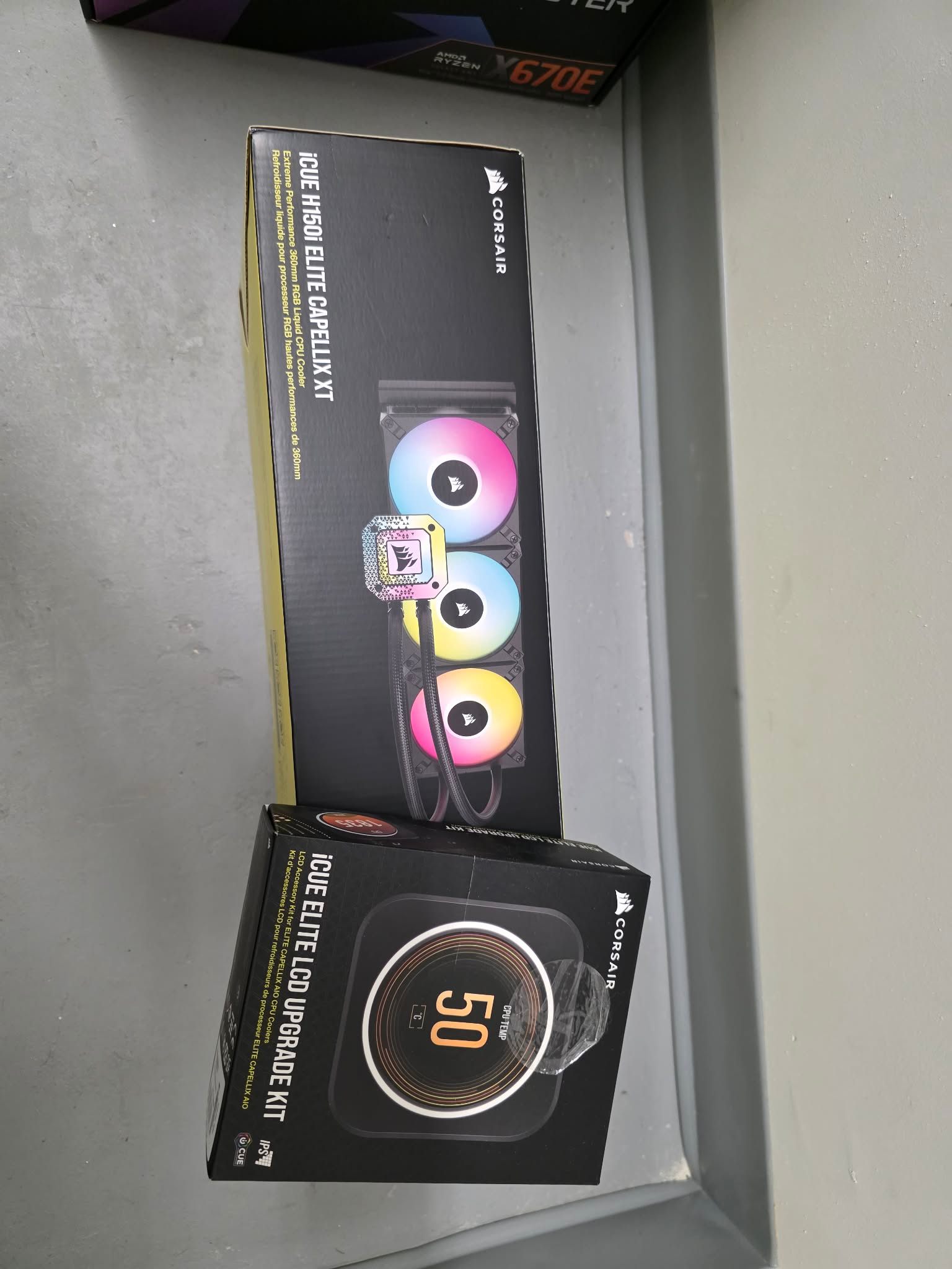 Corsair iCUE H150i AIO with LCD Screen