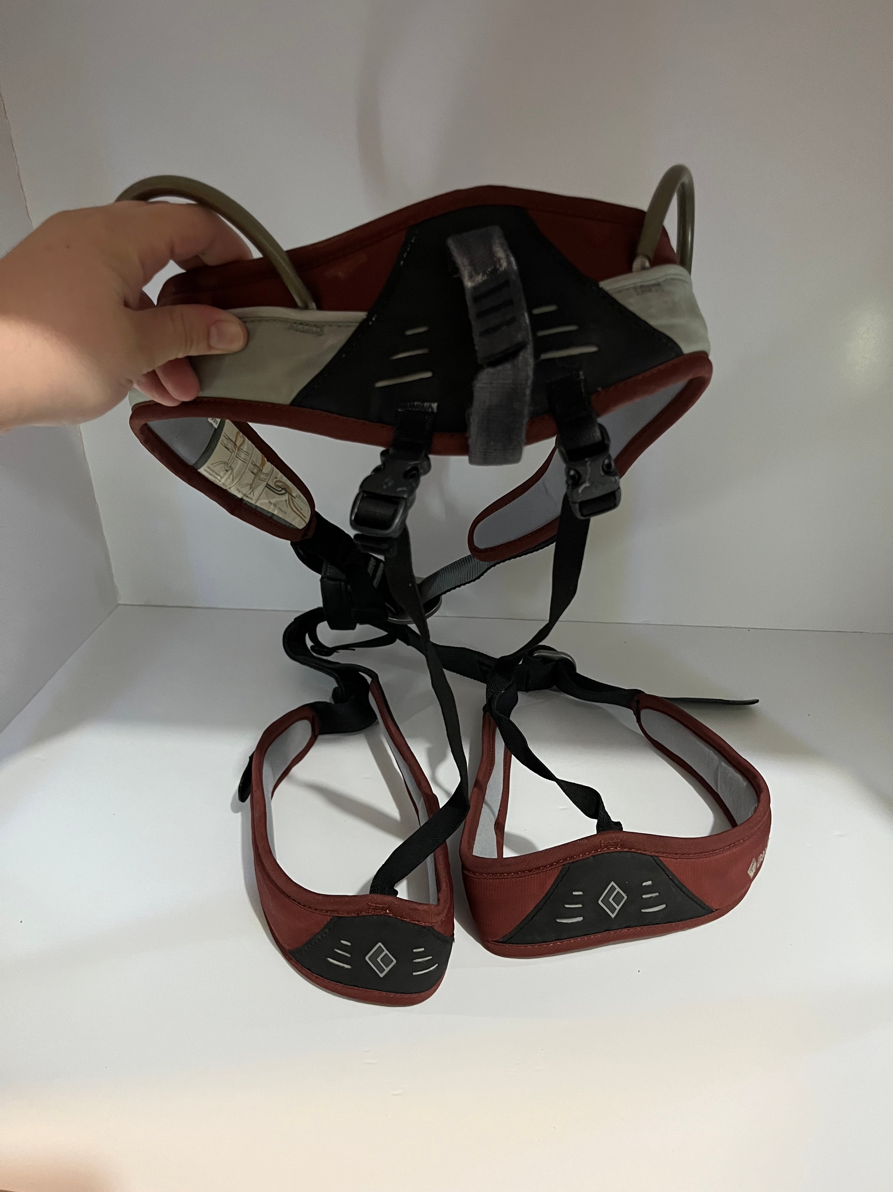 Black Diamond Momentum Women's Climbing Harness – XL – Maroon