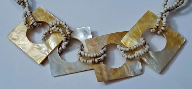 RARE Vintage Genuine Mother of Pearl Statement Necklace - photo 3