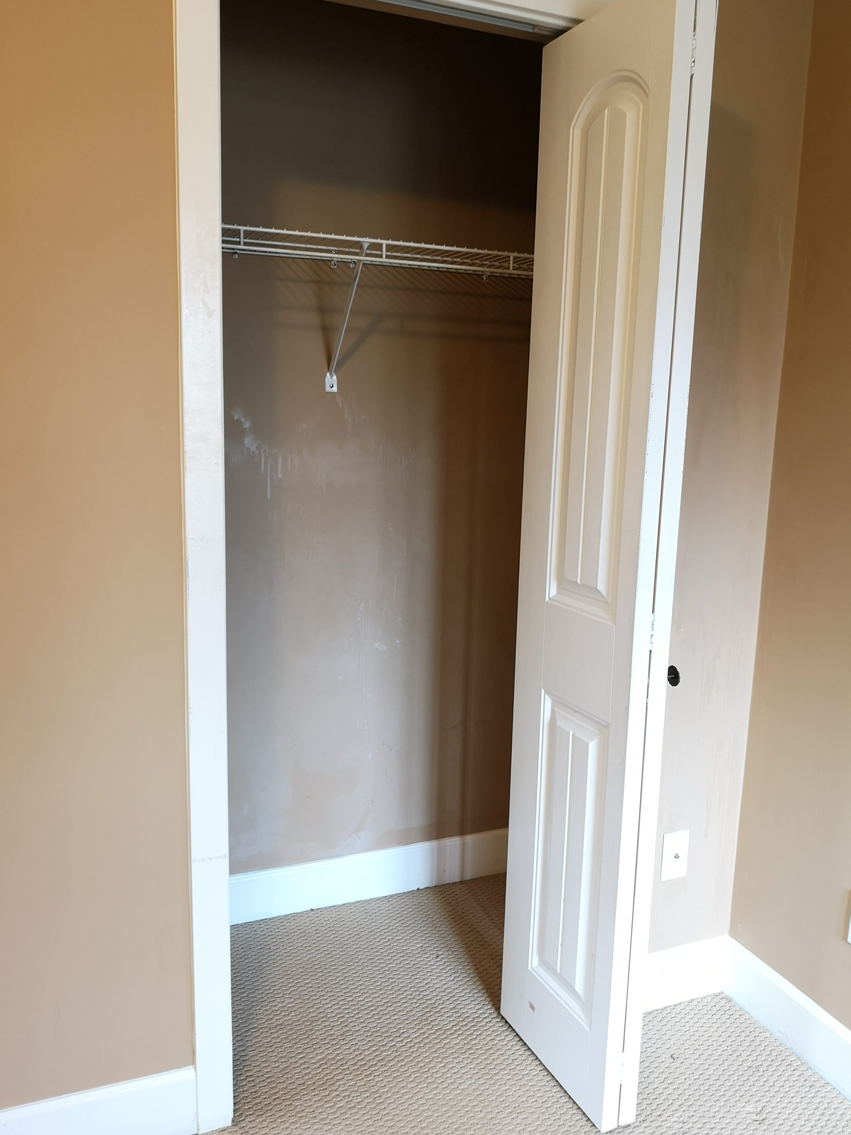 Furnished bright upstairs room in a private - photo 3