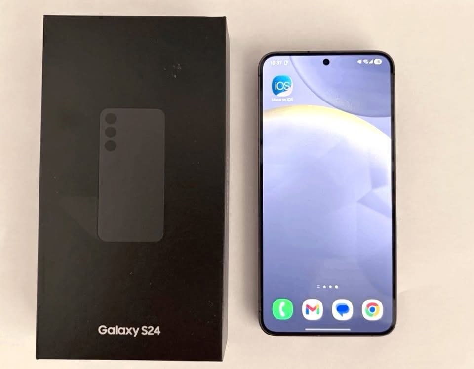 Samsung Galaxy S24 - Excellent Condition - Includes Accessories