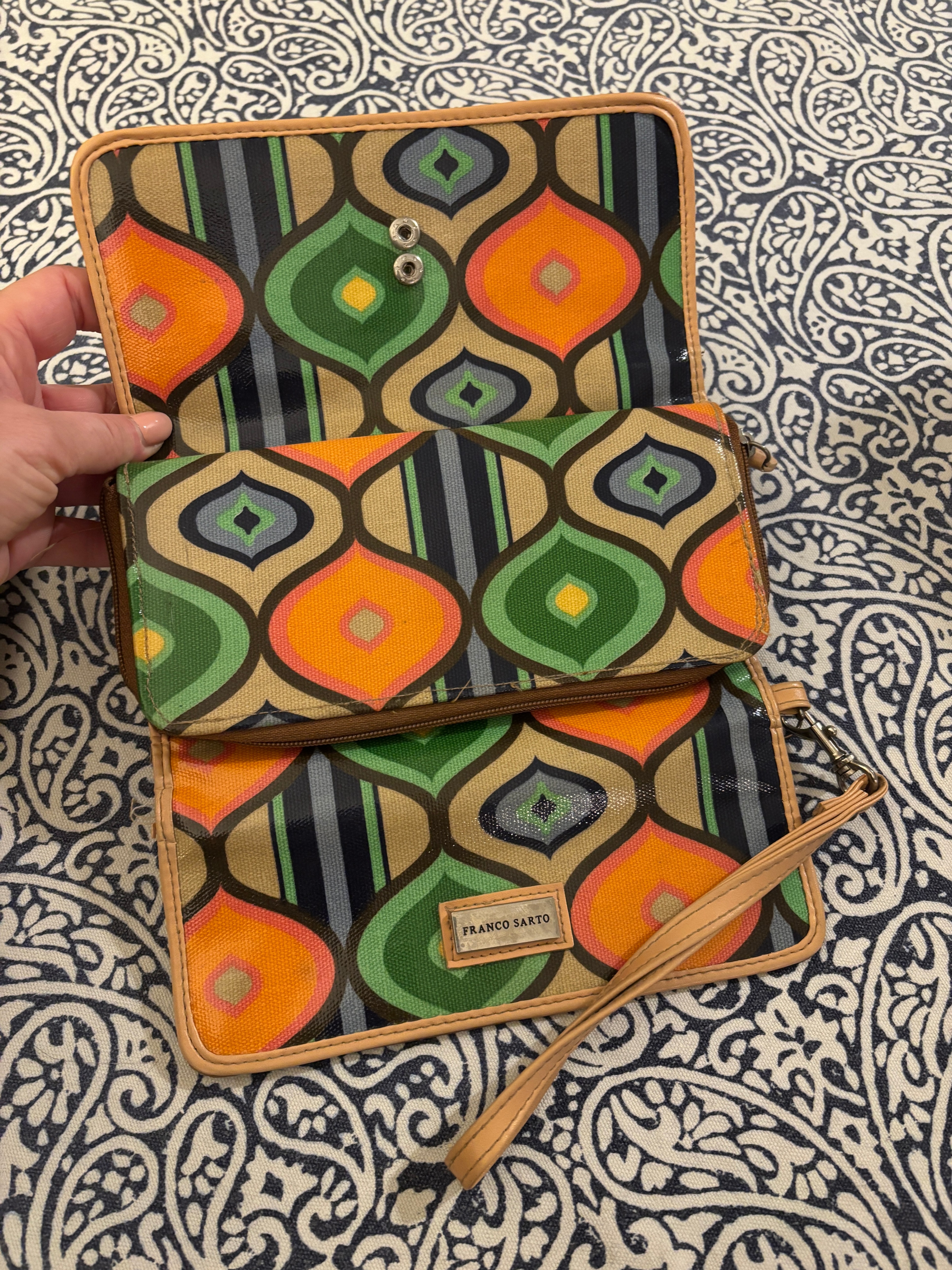 Vintage inspired patterned wallet clutch - photo 3