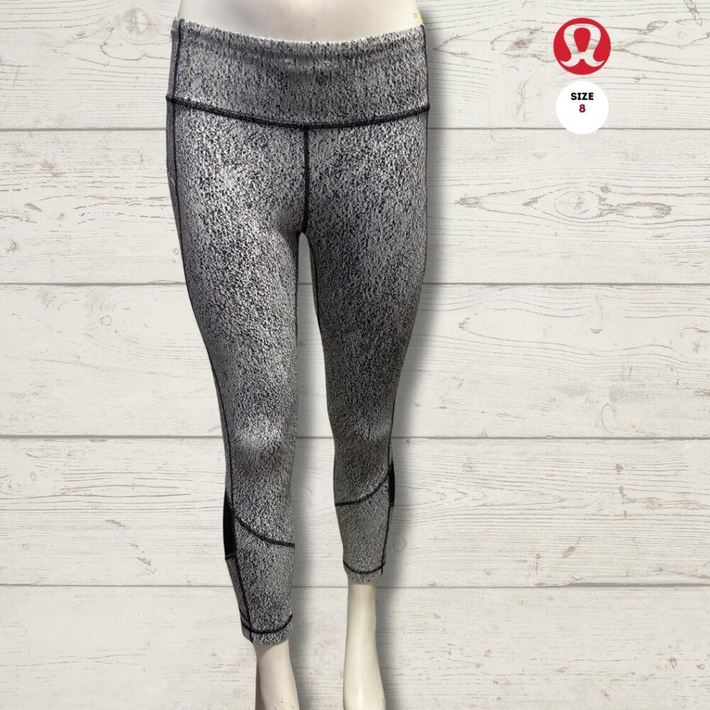 Lululemon Capri Leggings – Size 8 – Black/White Speckled - photo 4