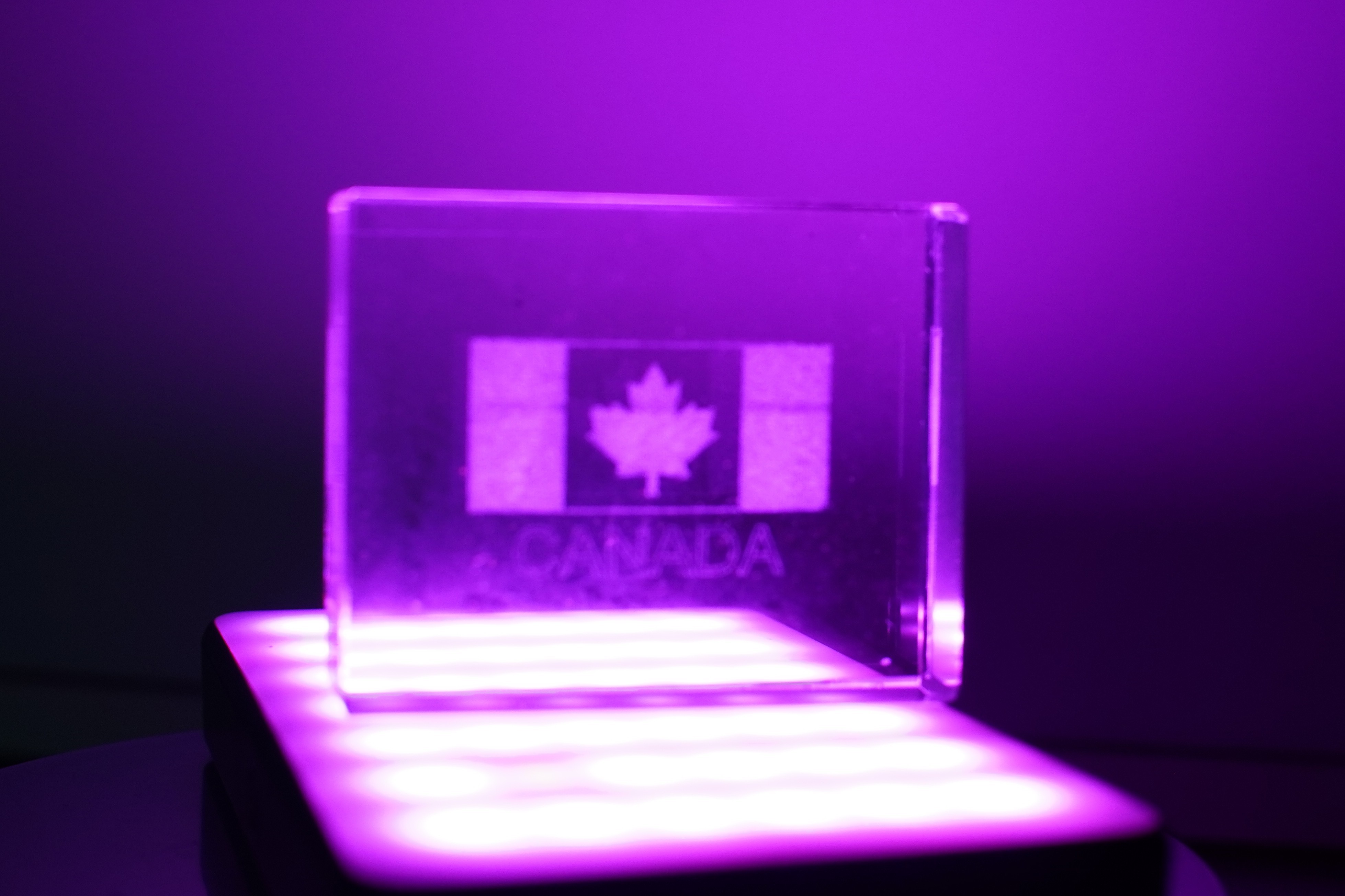 Crystal Canada Flag Display - photo 3