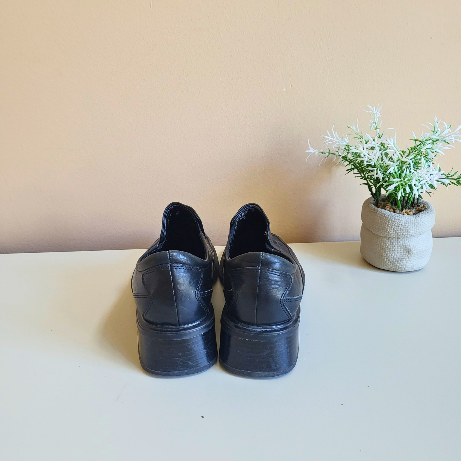 Spring - Size 7.5 Black Loafers - Pre-Loved! 👟 - photo 3