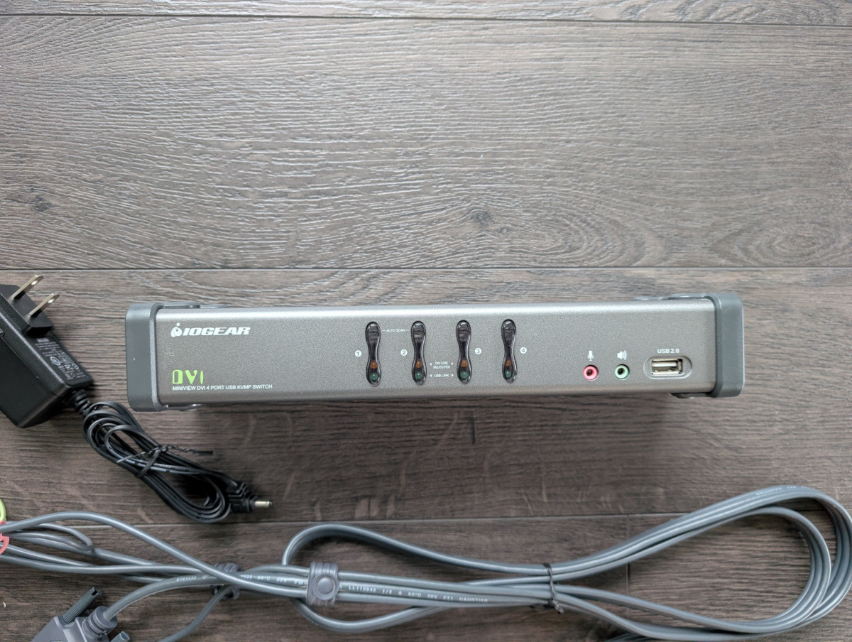 IOGear GCS1104 4-Port DVI KVM switch with audio