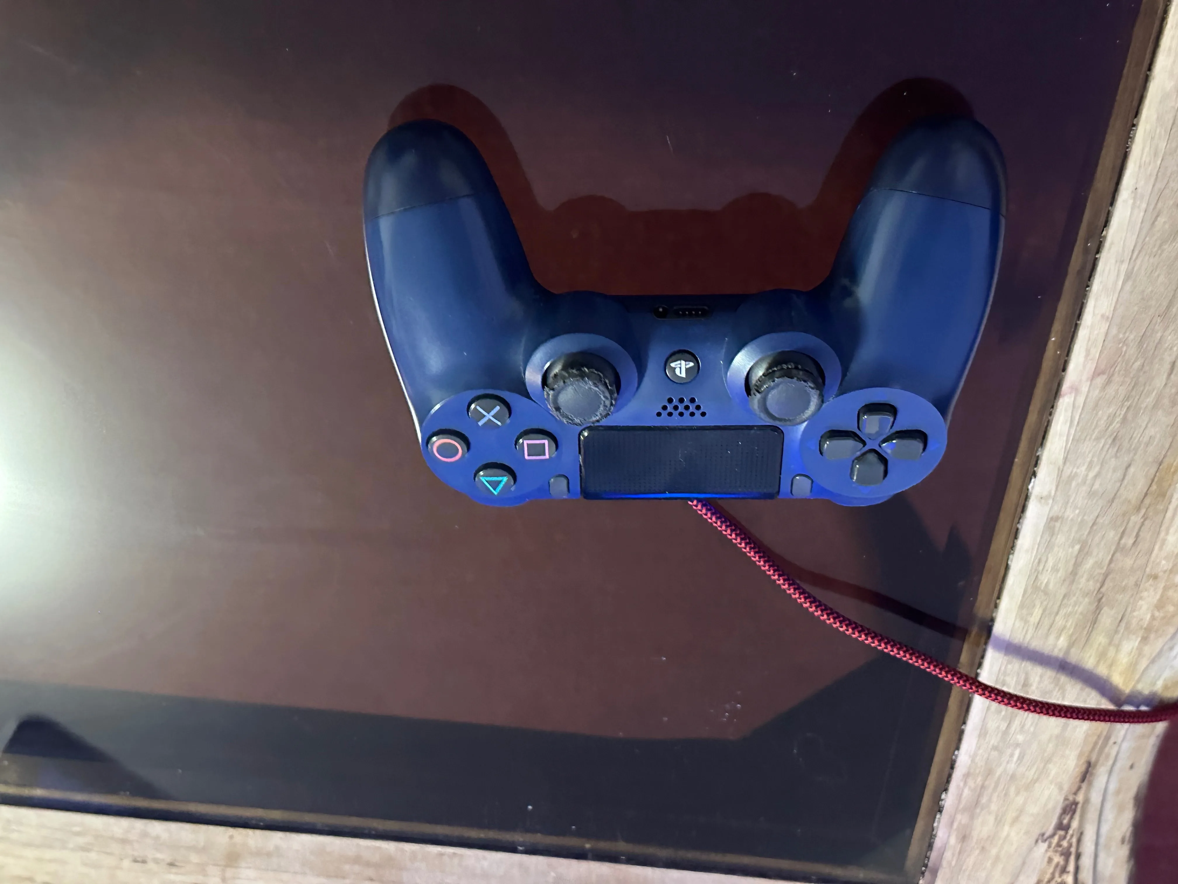 PS4 PRO 1 TB, 1 controller, docking station, headset and 2 games - photo 3