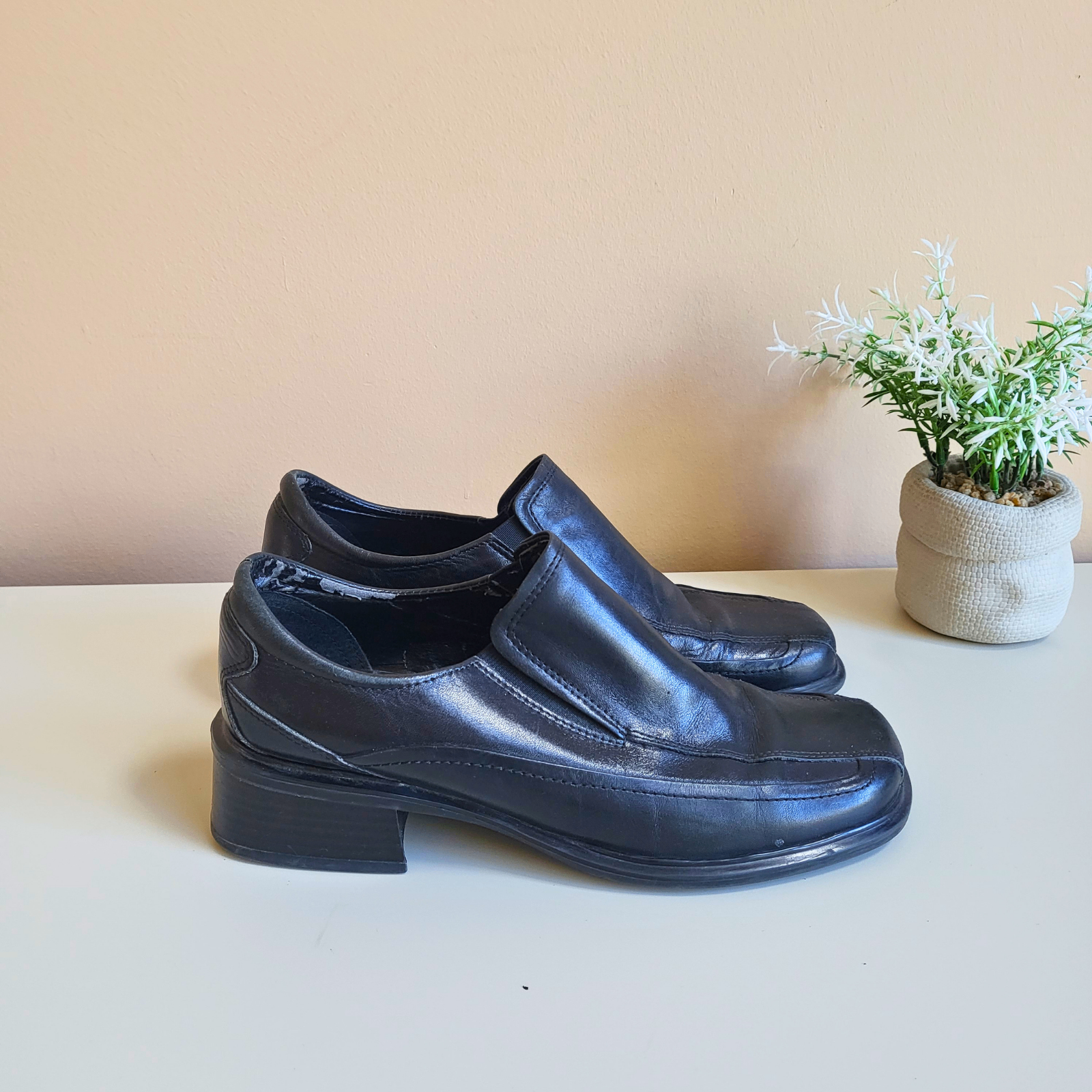 Spring - Size 7.5 Black Loafers - Pre-Loved! 👟 - photo 4