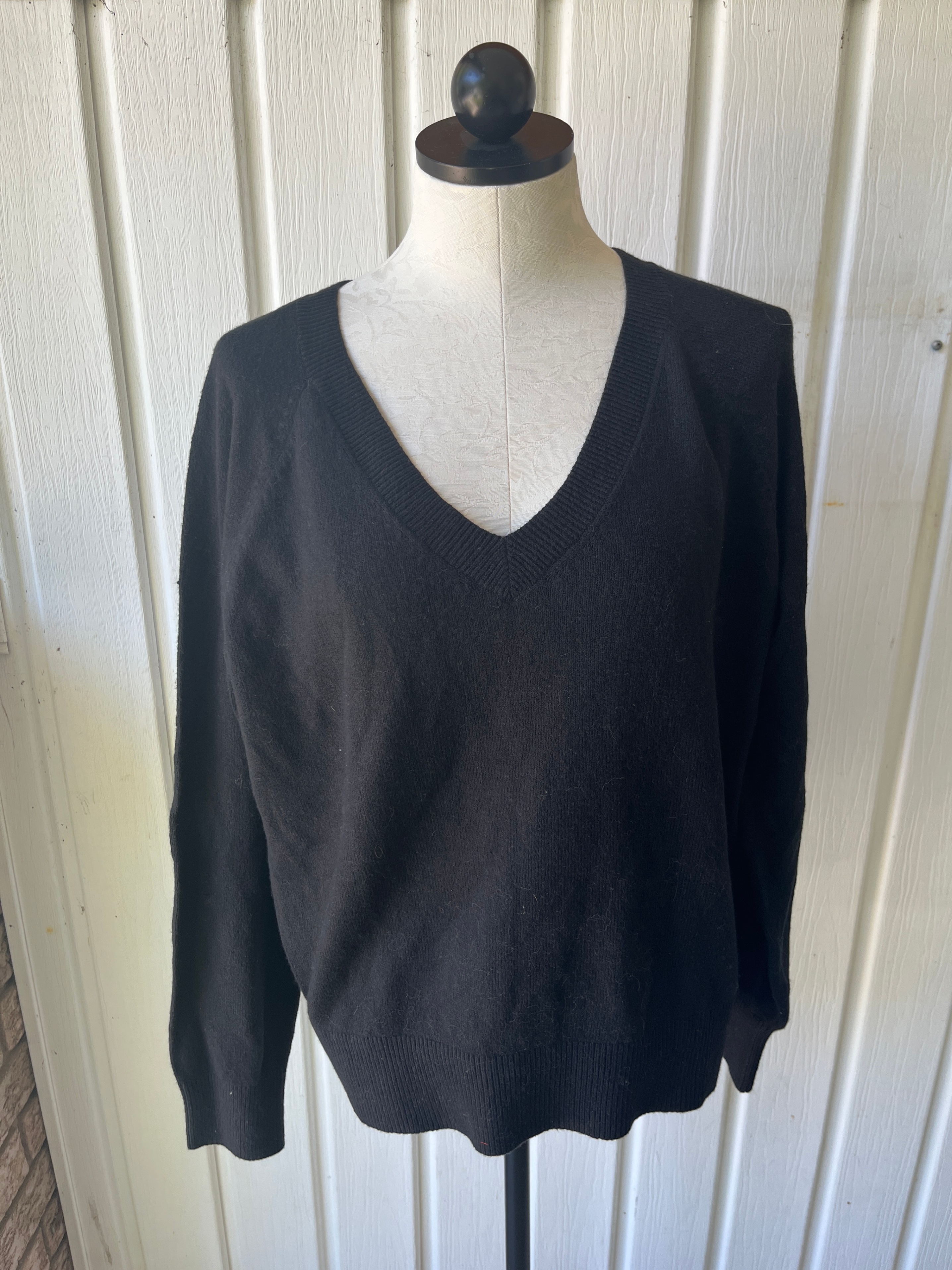 Old Navy SO SOFT Black V-Neck Sweater