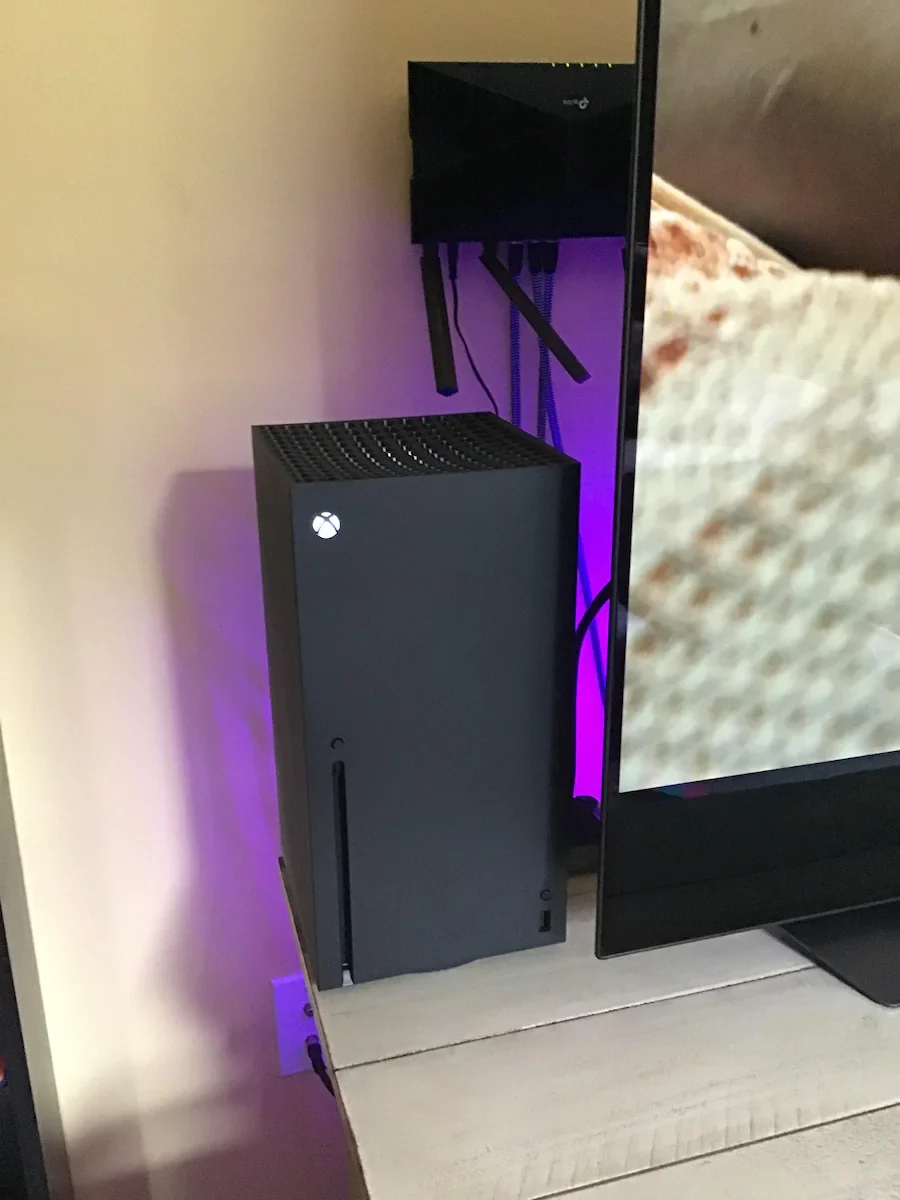 Xbox Series X Disc 1TB Bundle with EA SPORTS FC Game - photo 3