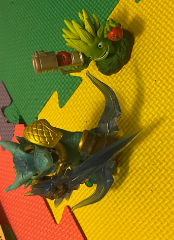 Skylanders Giants Portal of Power with figures - photo 2