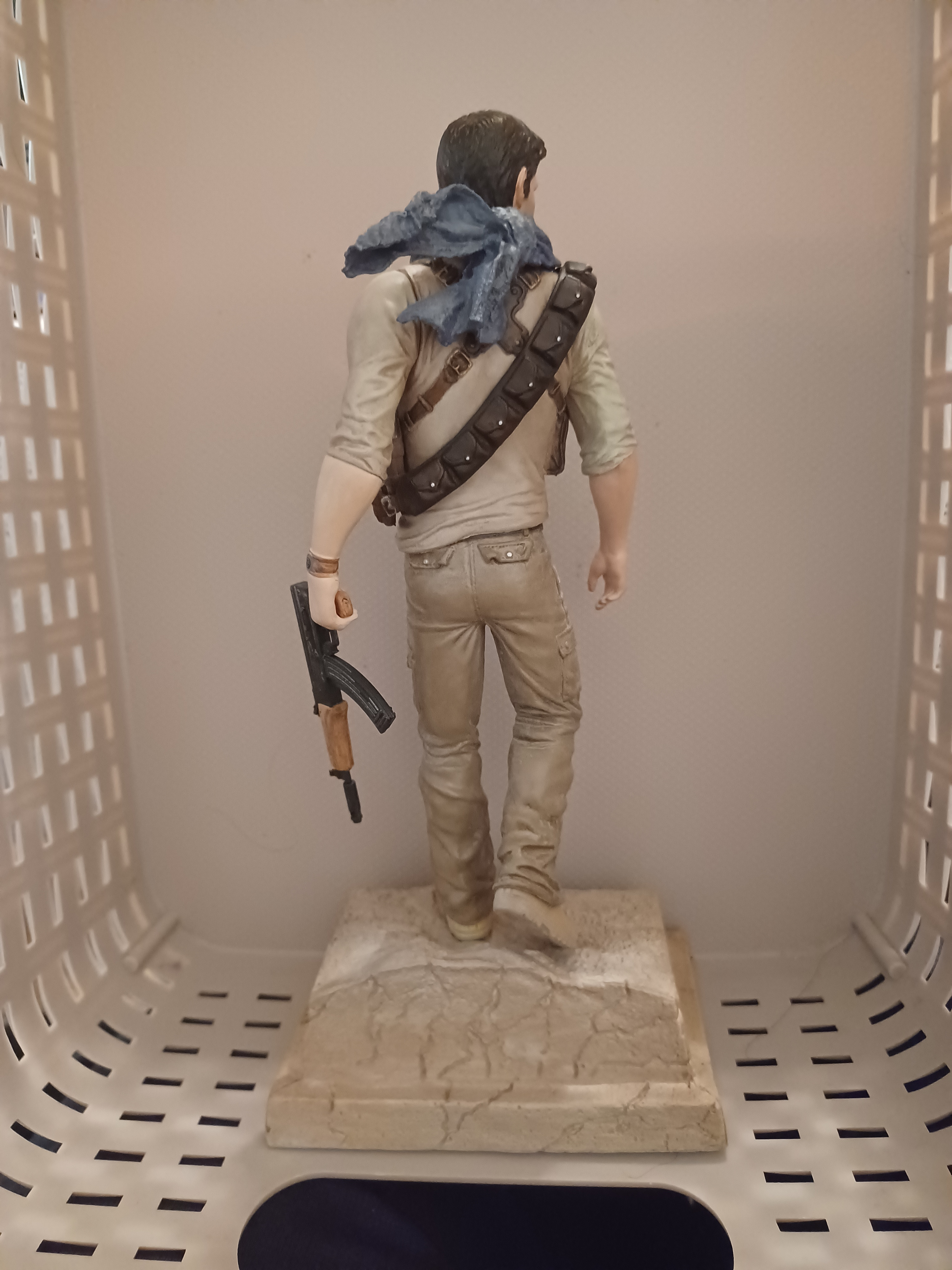 Uncharted 3 Nathan Drake Collector's Edition 8" Statue - photo 4
