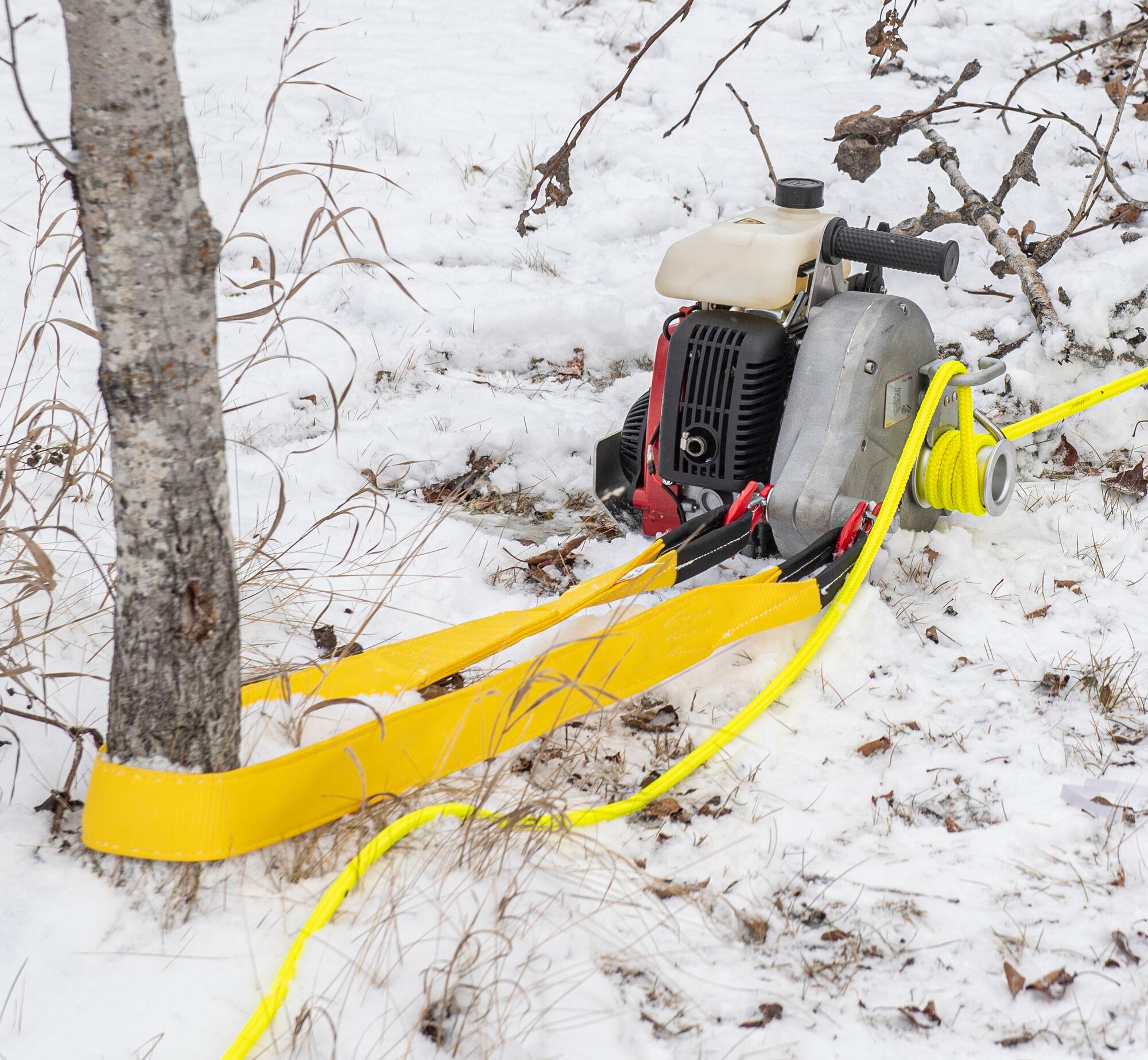 2,200 lb 53cc Gas-Powered Rope Winch - photo 2
