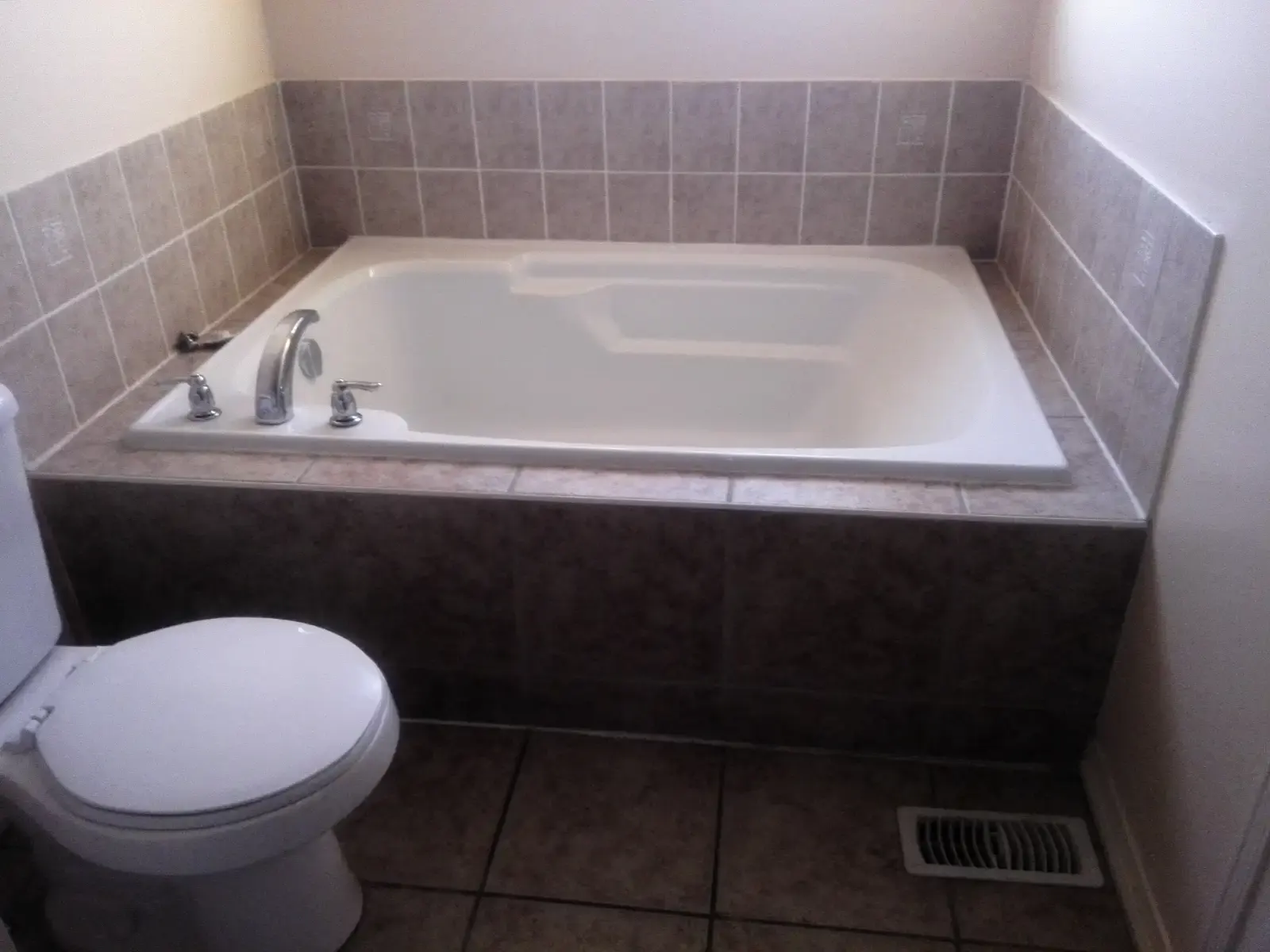 York Uni. 1 room with private washroom - photo 3