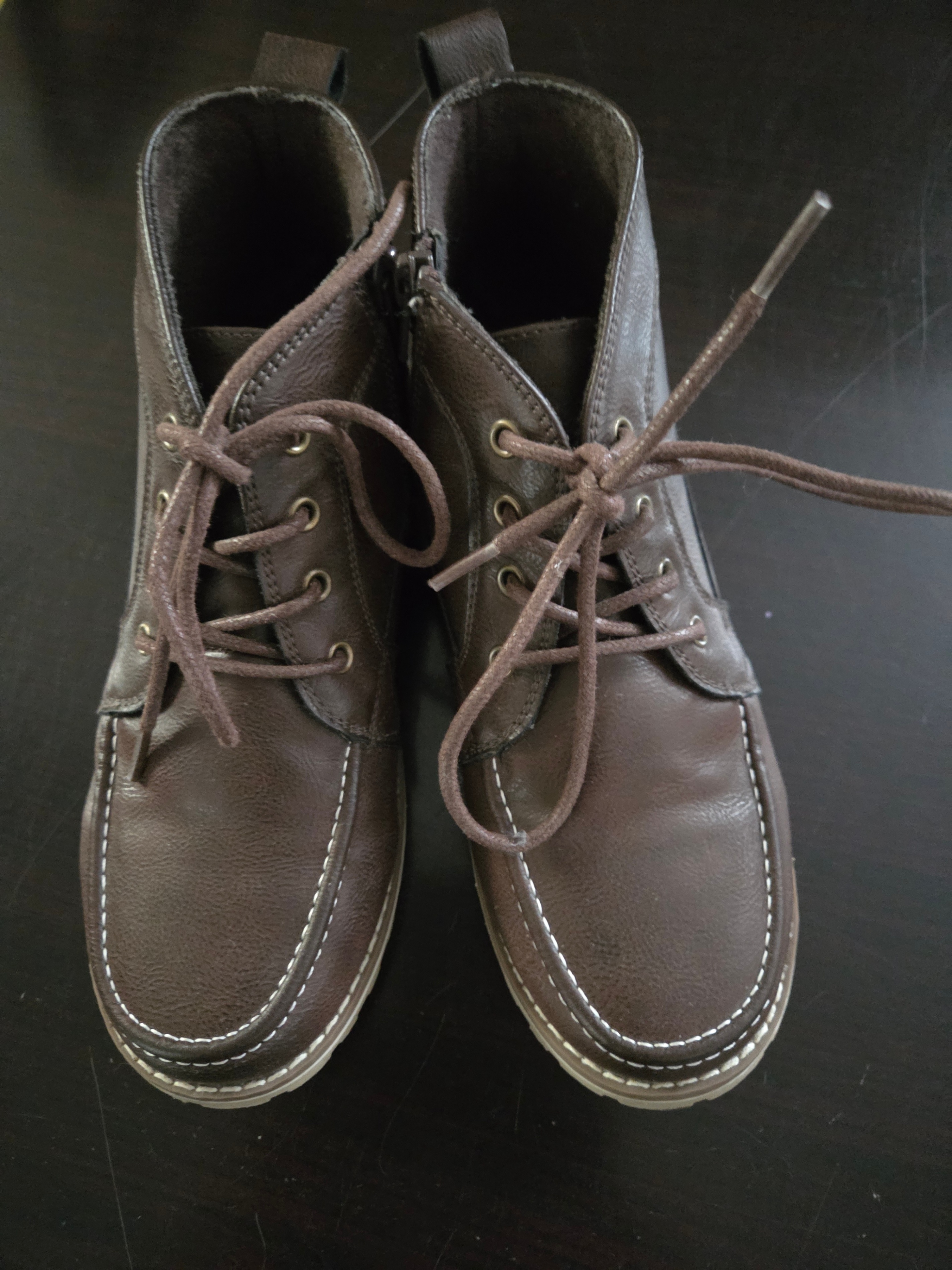 Boys (Youth) Size 5 Lace up boots w/ laces & inside zippers