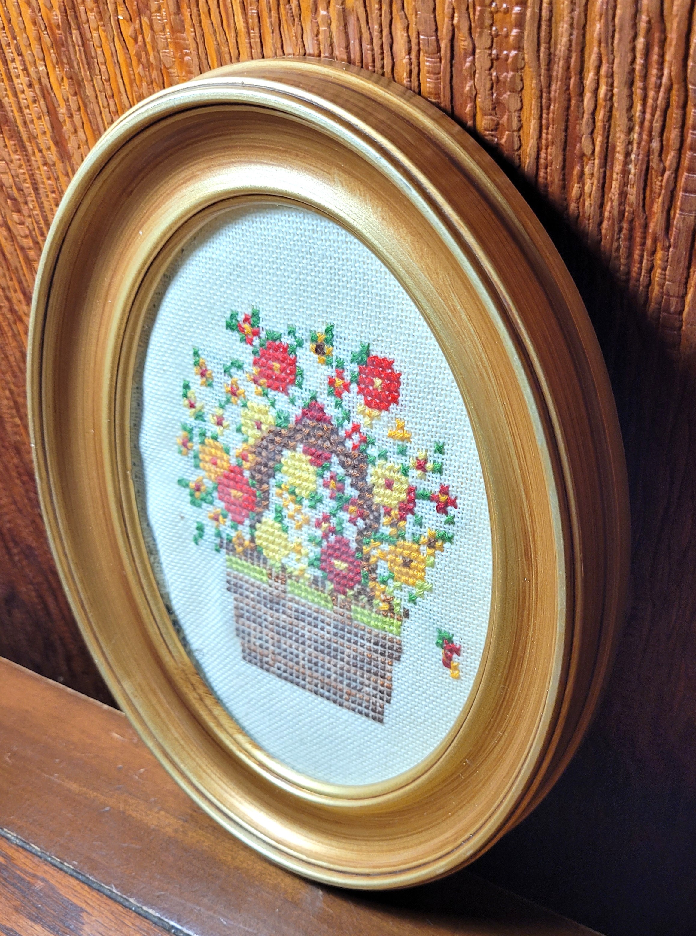 1978 Casita Cathy Needlecraft Framed Floral Needlepoint Oval - photo 5