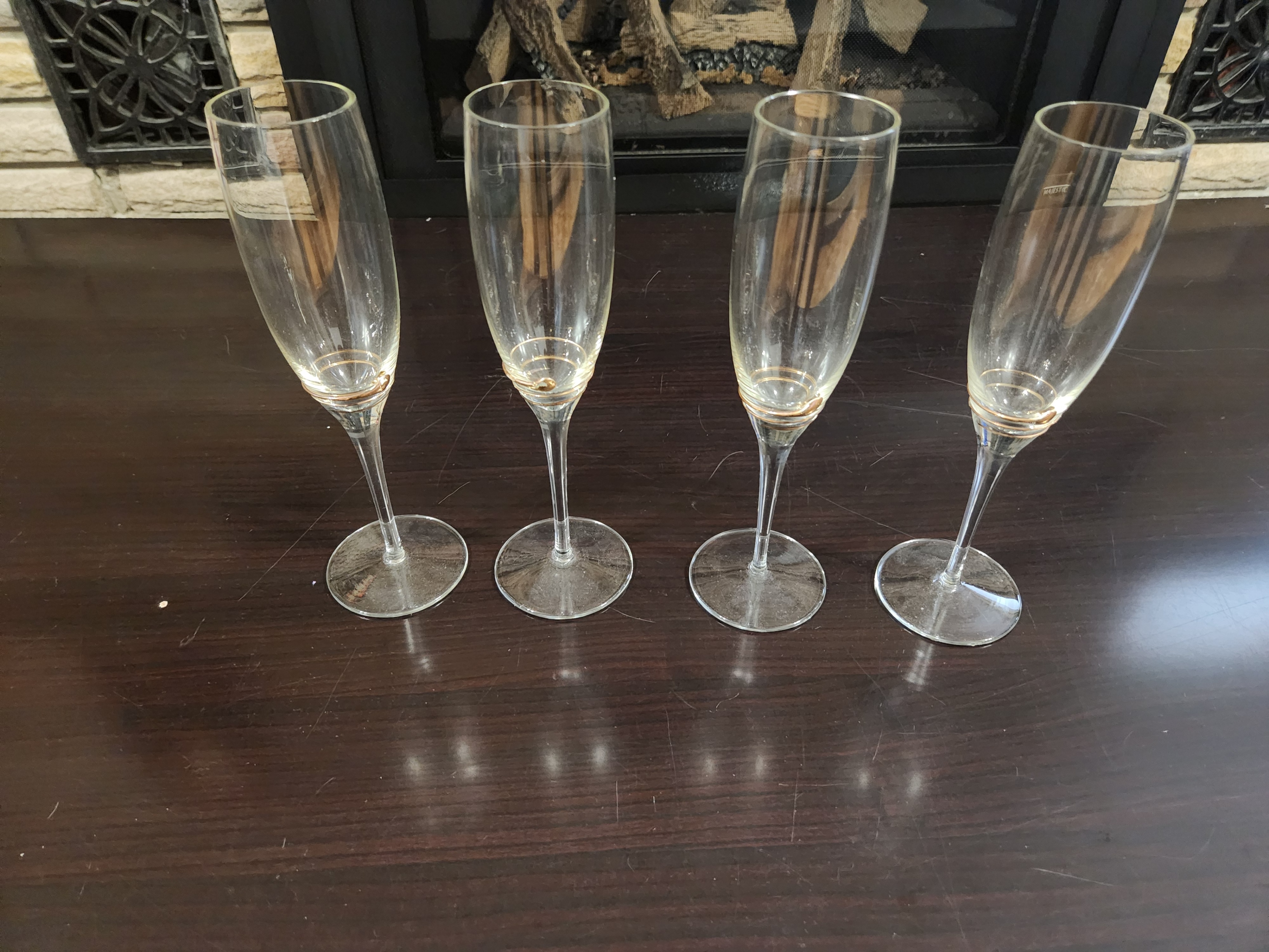 Set of 4 champagne flutes with bronze embellishment
