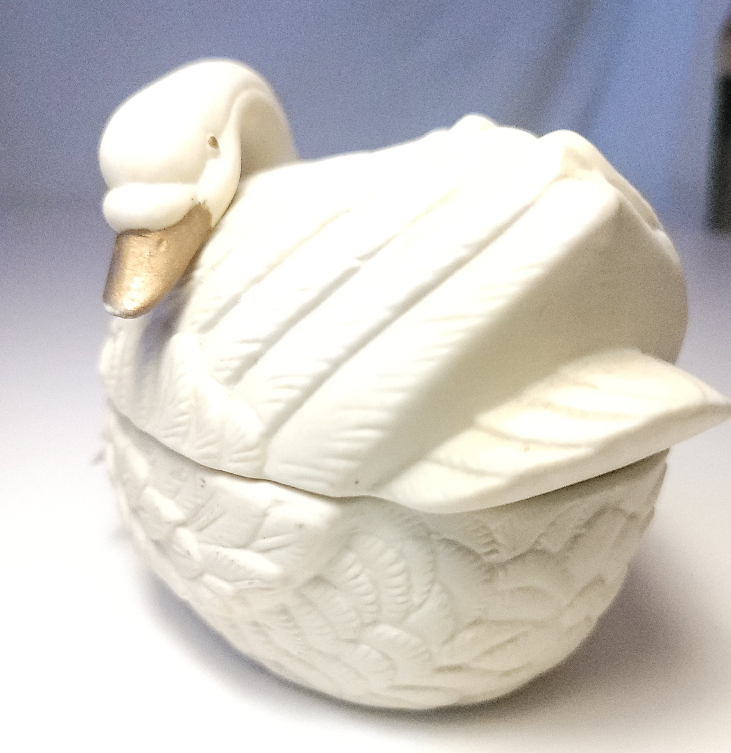 Giftcraft 1980s Porcelain Swan Trinket Box Taiwan - photo 2