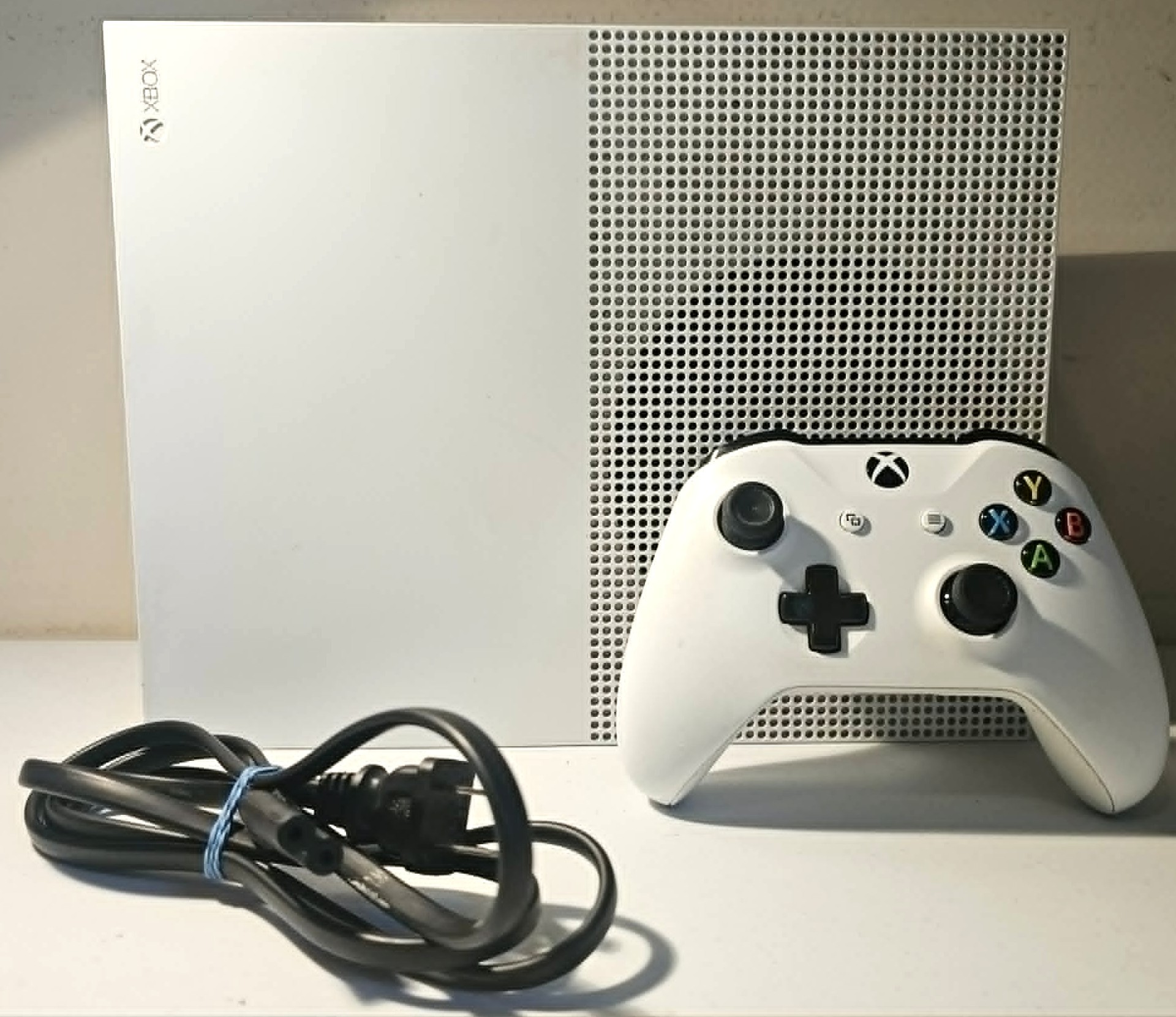 ⚪White Xbox One S Bundle!