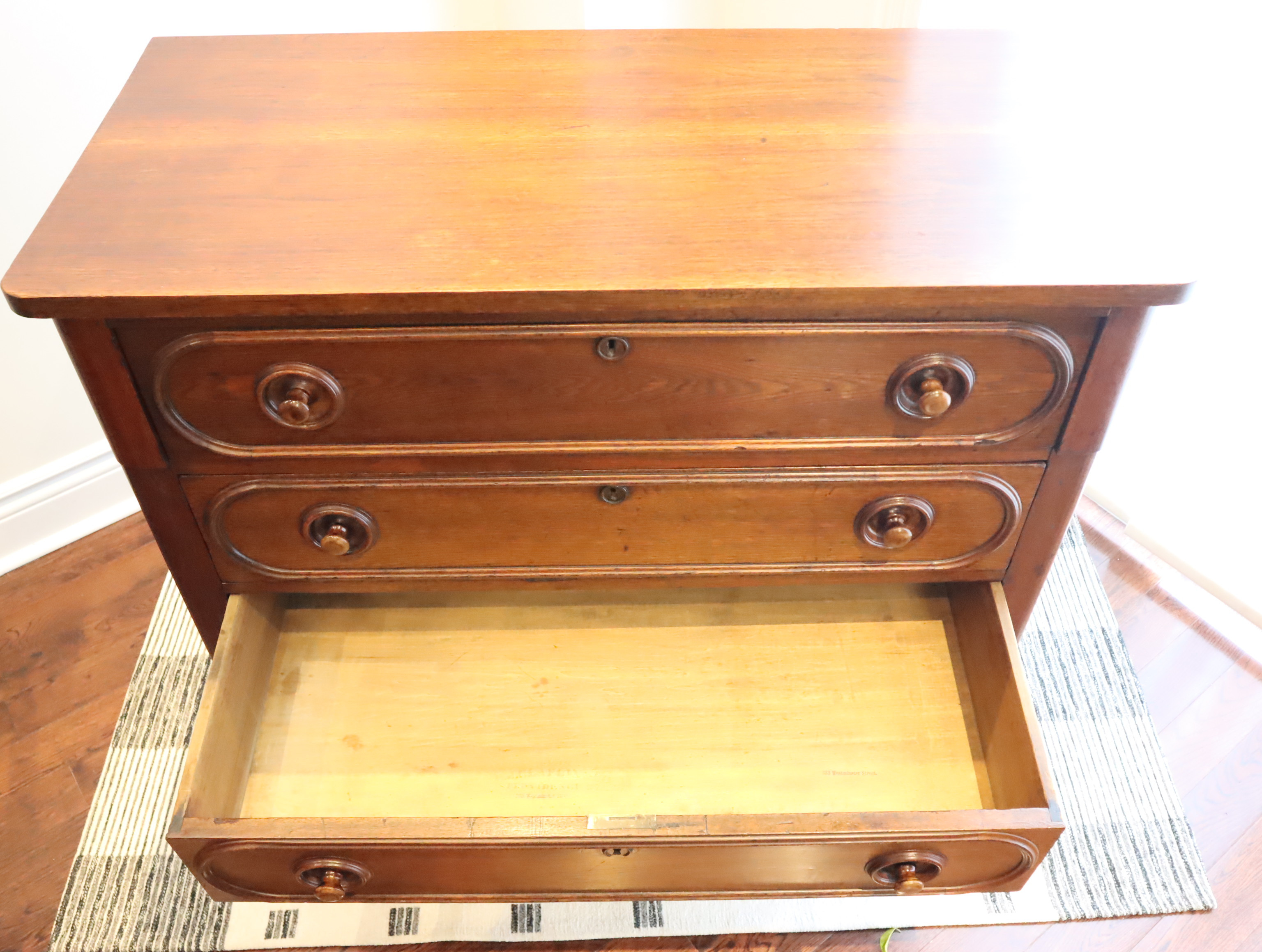 Late Victorian Walnut 4 Drawer Dresser Plus Hidden Drawer - photo 5