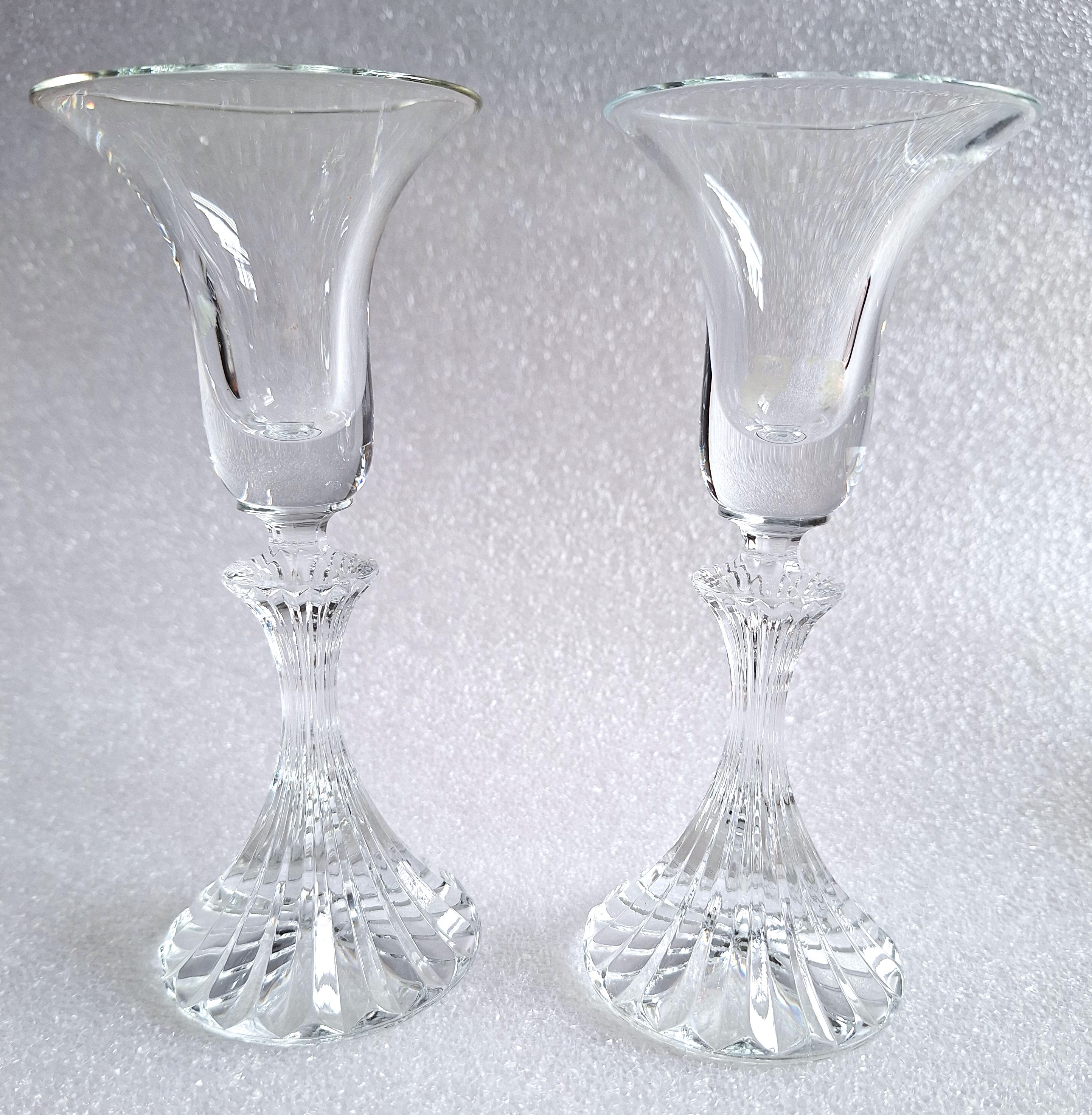 Two clear glass candlesticks with fluted bases - photo 3