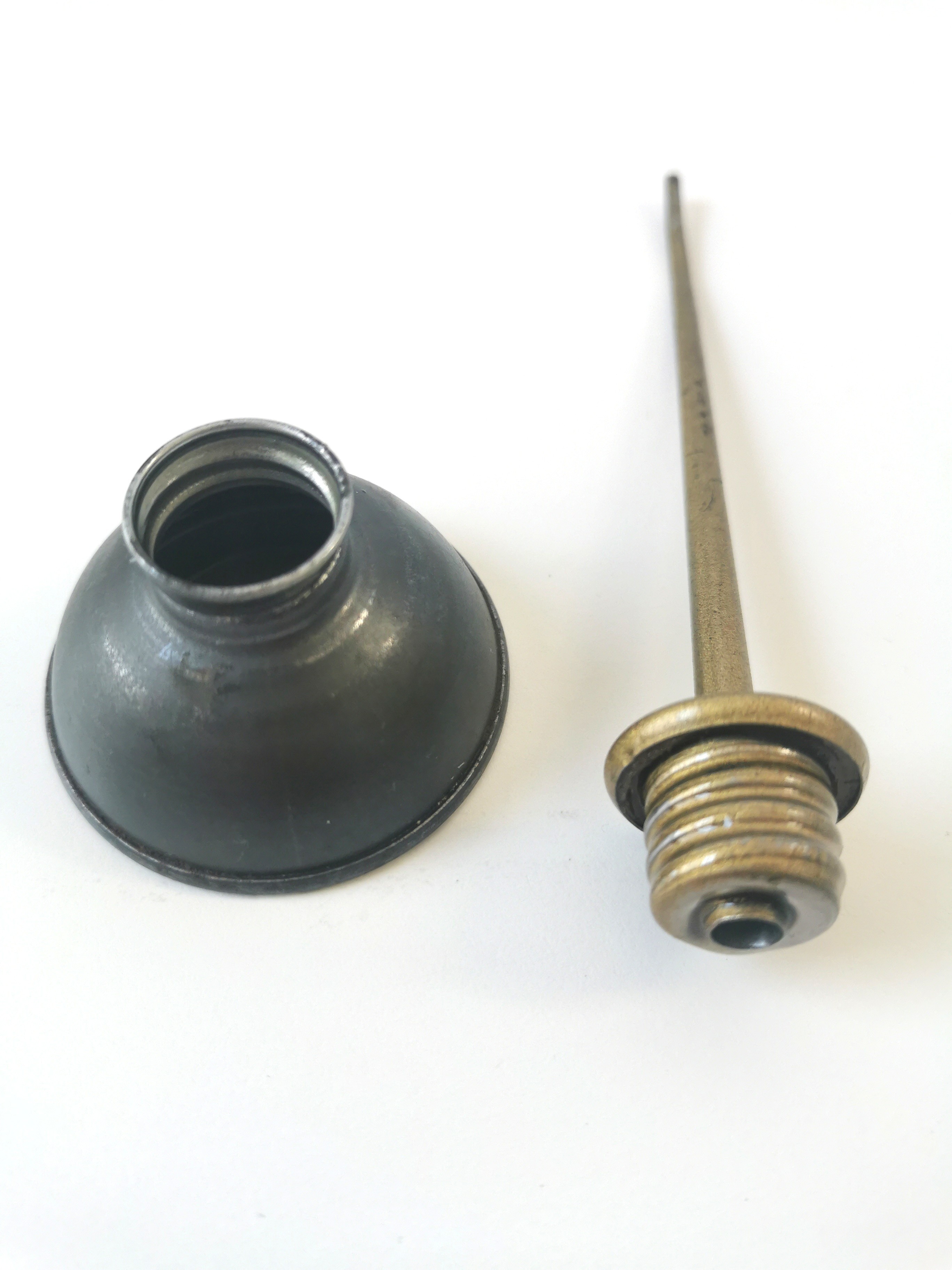 Circa 1940s Miniature Thumb Press Oil Can - 5 1/4" Steel & Brass - photo 4