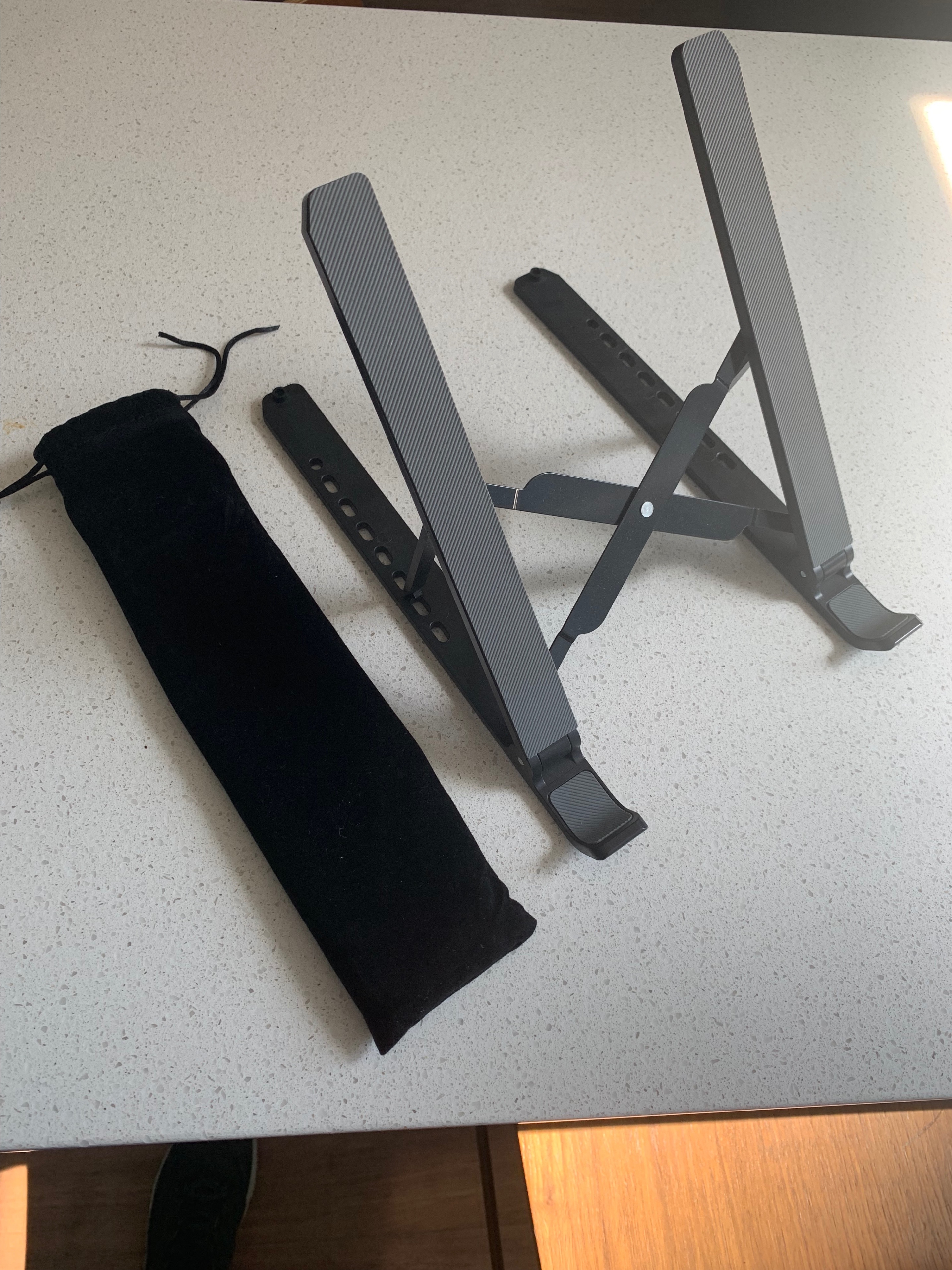 💻 Foldable Adjustable Laptop / Tablet Stand — With Carry Pouch