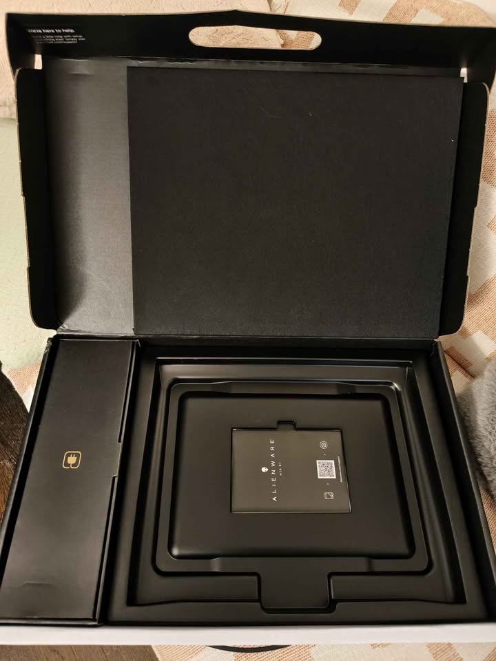 Alienware RTX4070 Laptop | i7-13700HX | 1TB SSD | 16GB RAM - photo 5