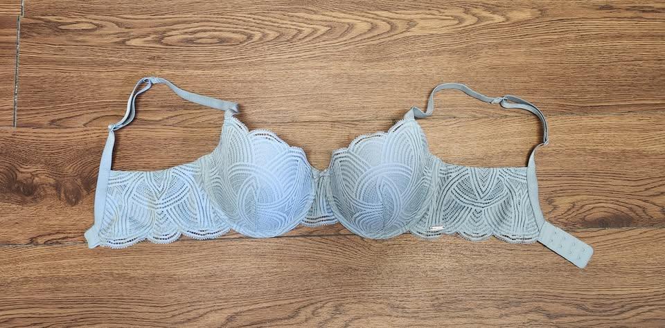 La Vie en Rose - Size 32DD- Like New
