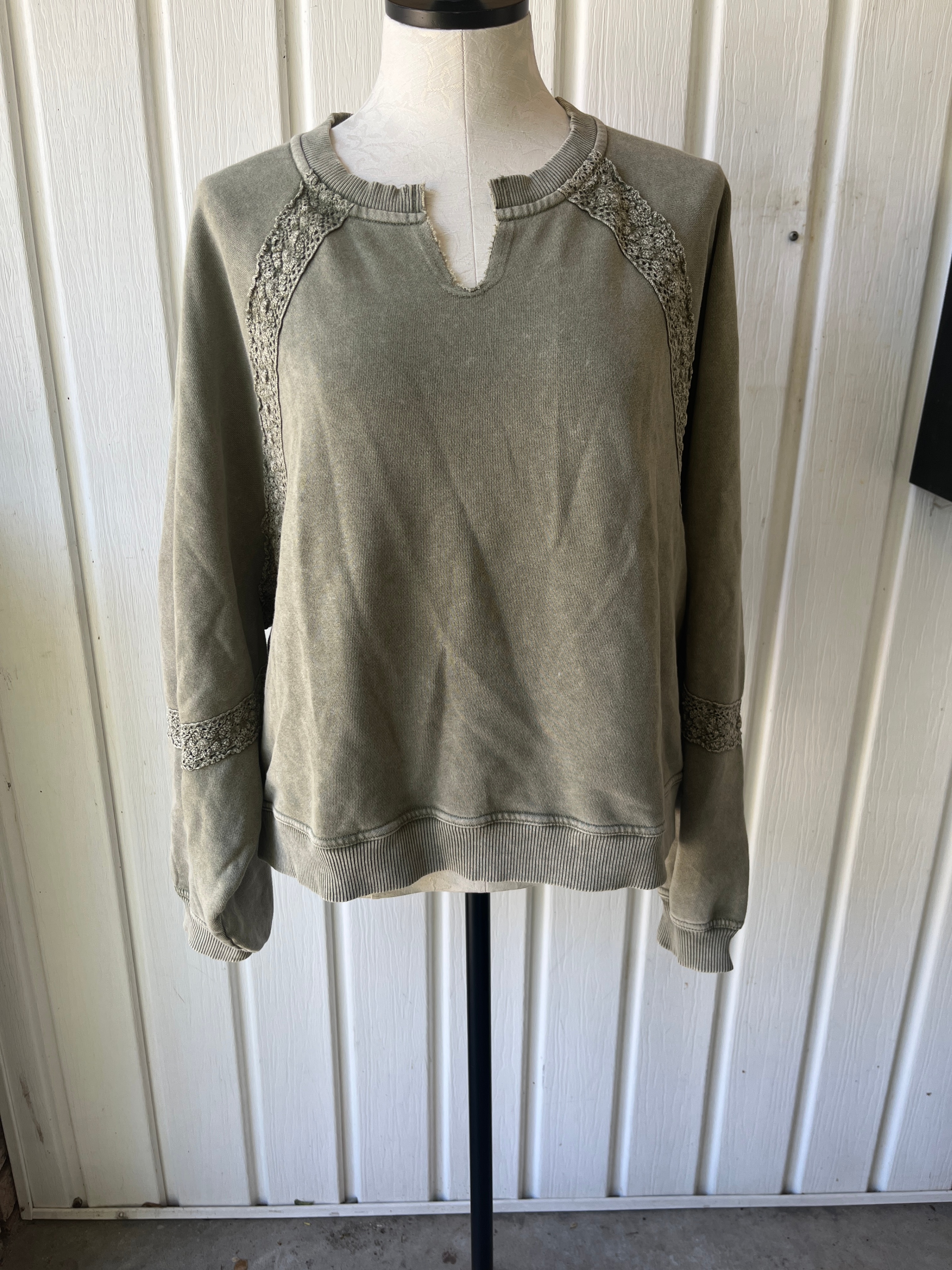Aerie Green Embroidered Sweatshirt - Medium