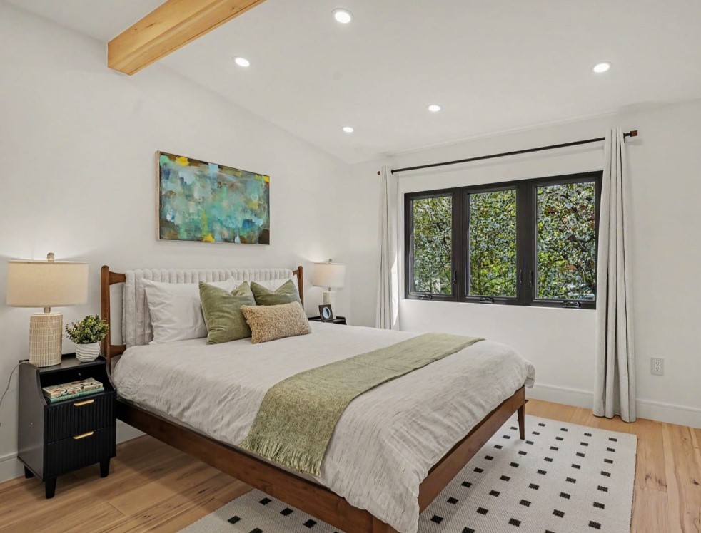 BRAND NEW Solid Walnut Queen Bedframe - photo 3