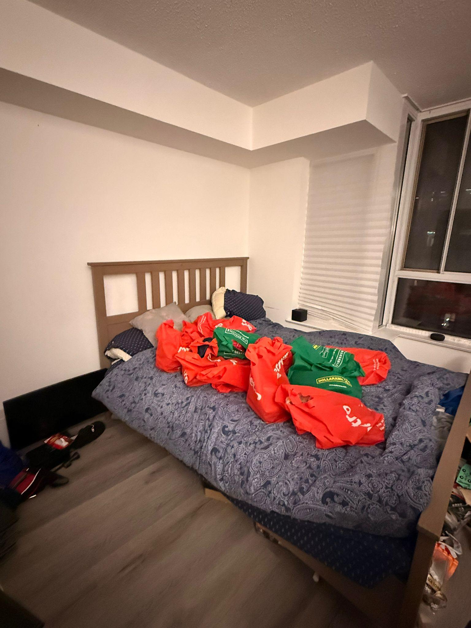 🛏️ Queen Bed Frame + Mattress – Downtown Toronto - photo 4