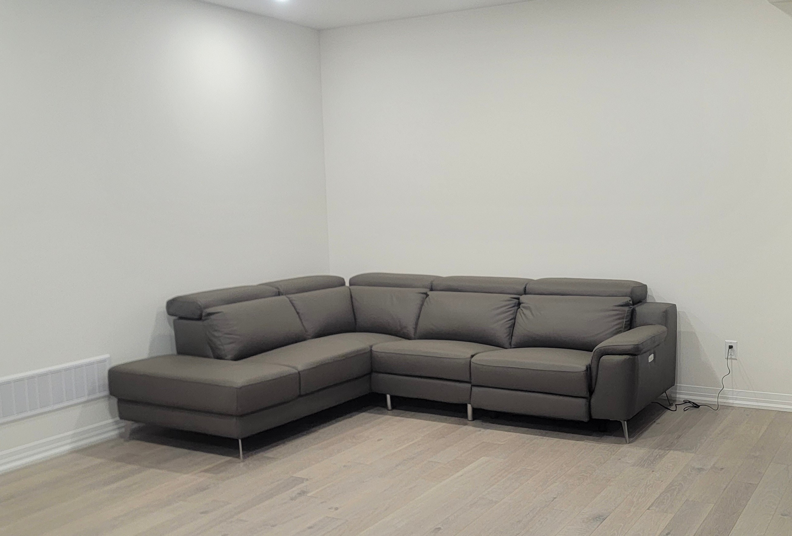 🔥 Premium Leather Electric Reclining Sectional – Must Go! 🔥 - photo 2