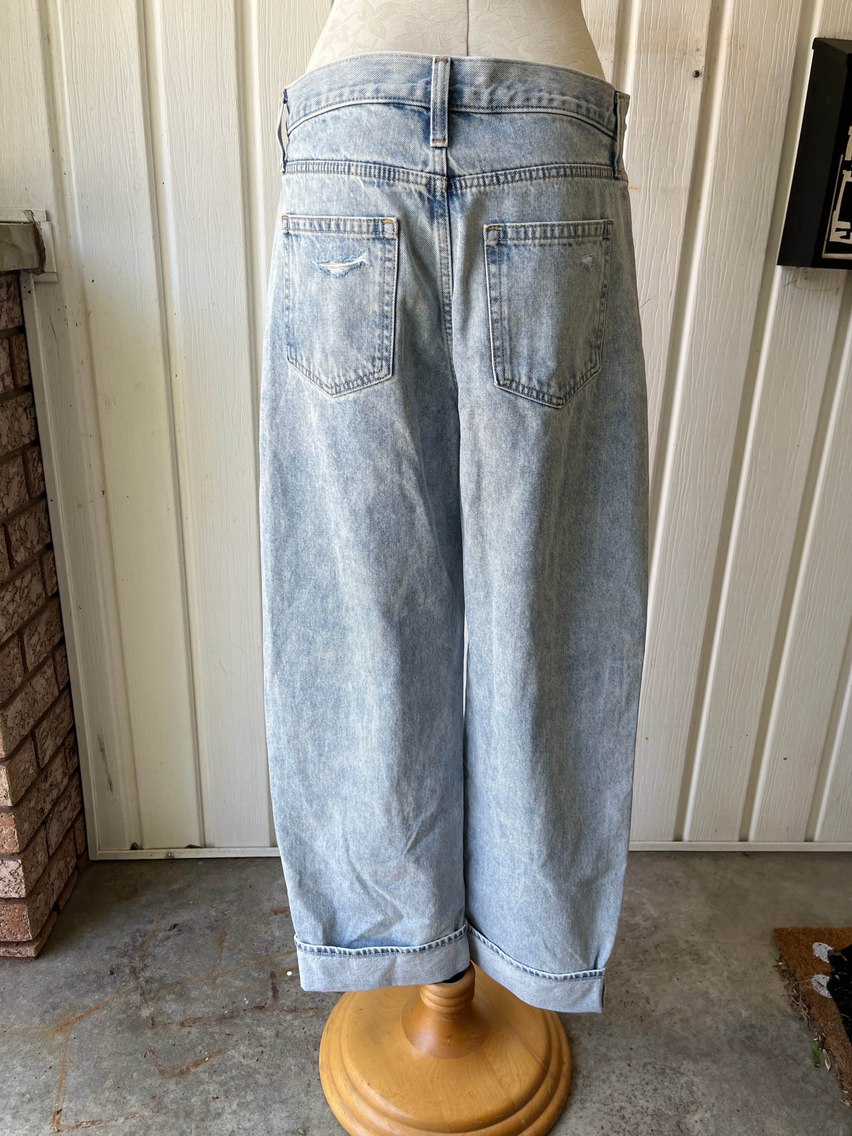 GAP Barrel High Rise Distressed Jeans - Size 30 - photo 2