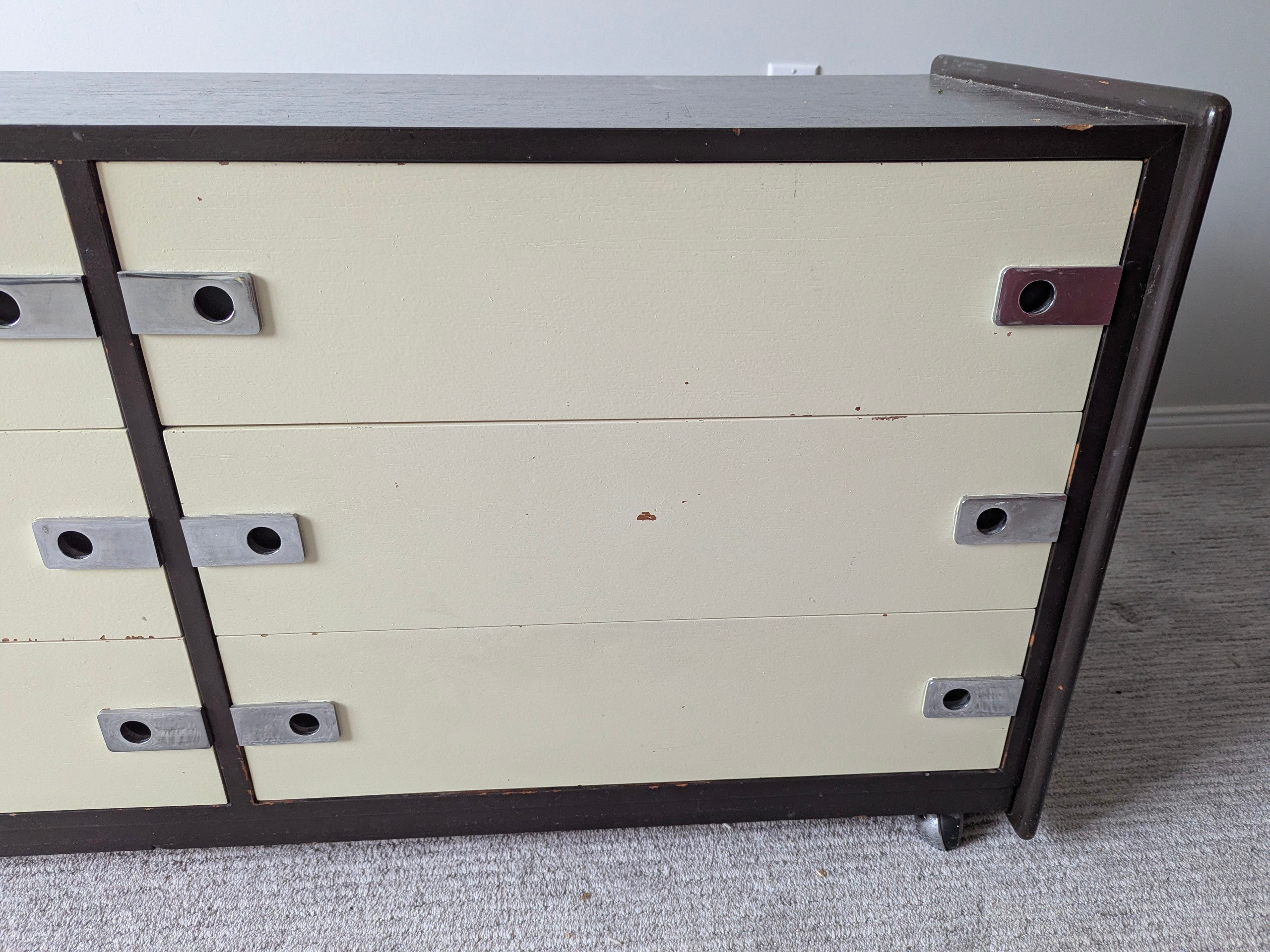 9 drawer Mid-Century Modern dresser - photo 4