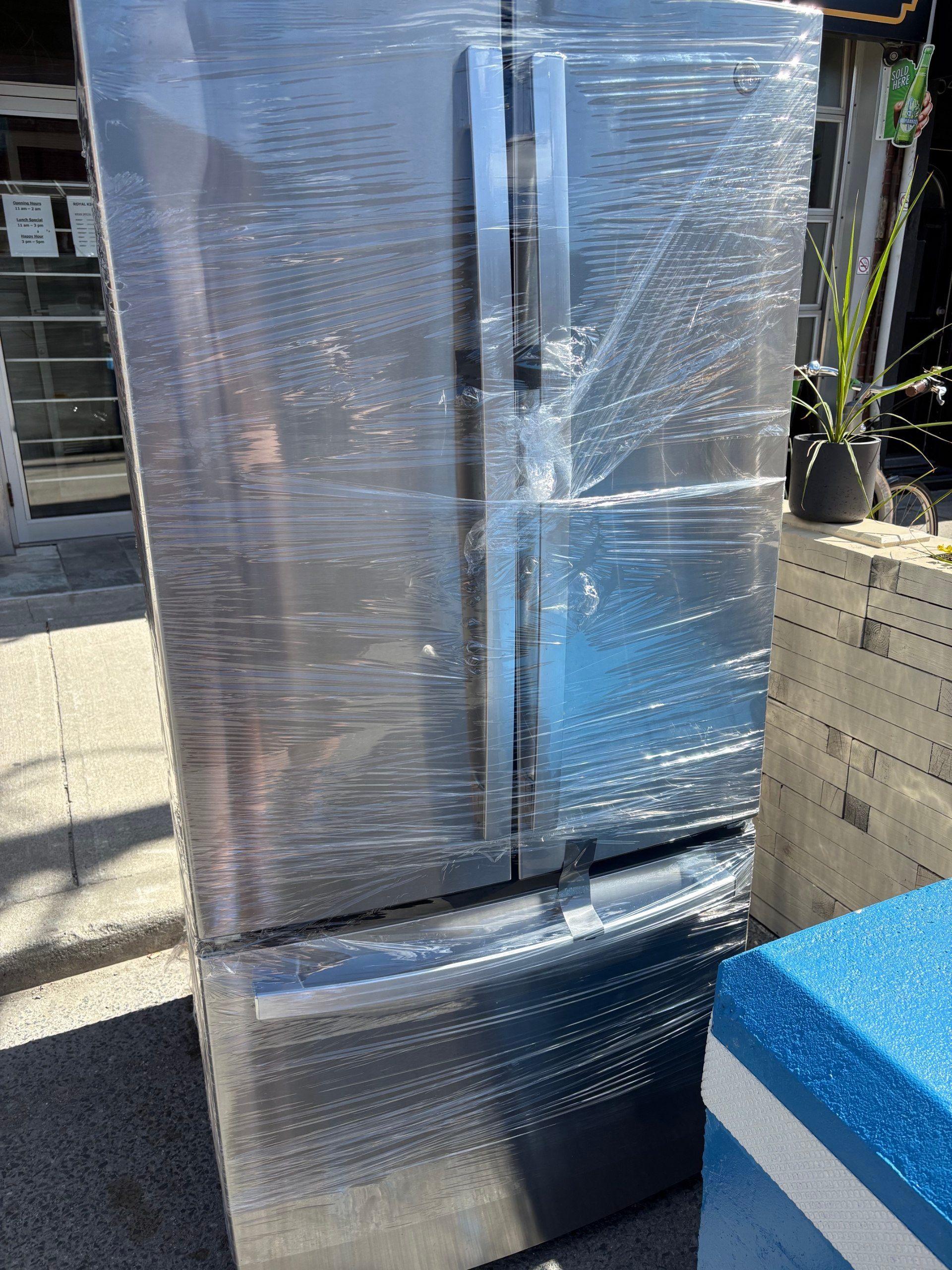 GE Appliances 24.8 Cubic Feet Door Stainless Steel GNE25DYRKFS - photo 2