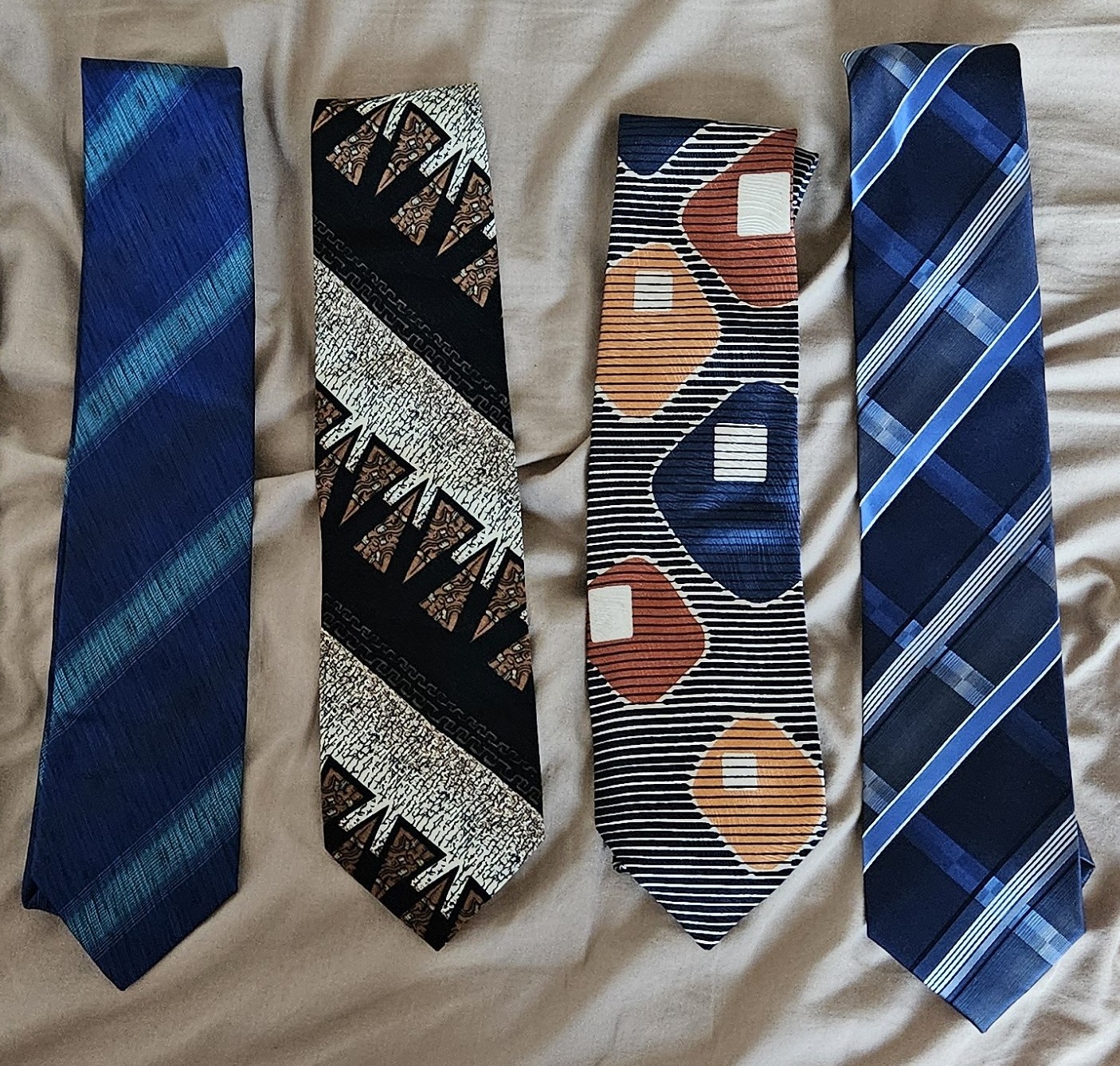 BRAND NEW MEN'S ASSORTED SILK TIE (4 QTY - $10 FOR ALL)