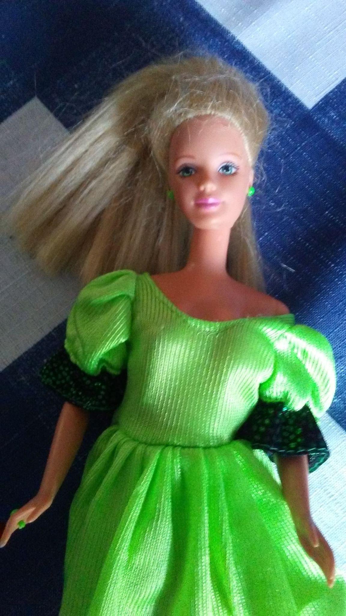 Mattel Barbie wearing Green Dress (stamped 1966) - photo 2