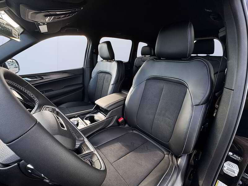 Jeep Grand Cherokee Altitude - photo 3