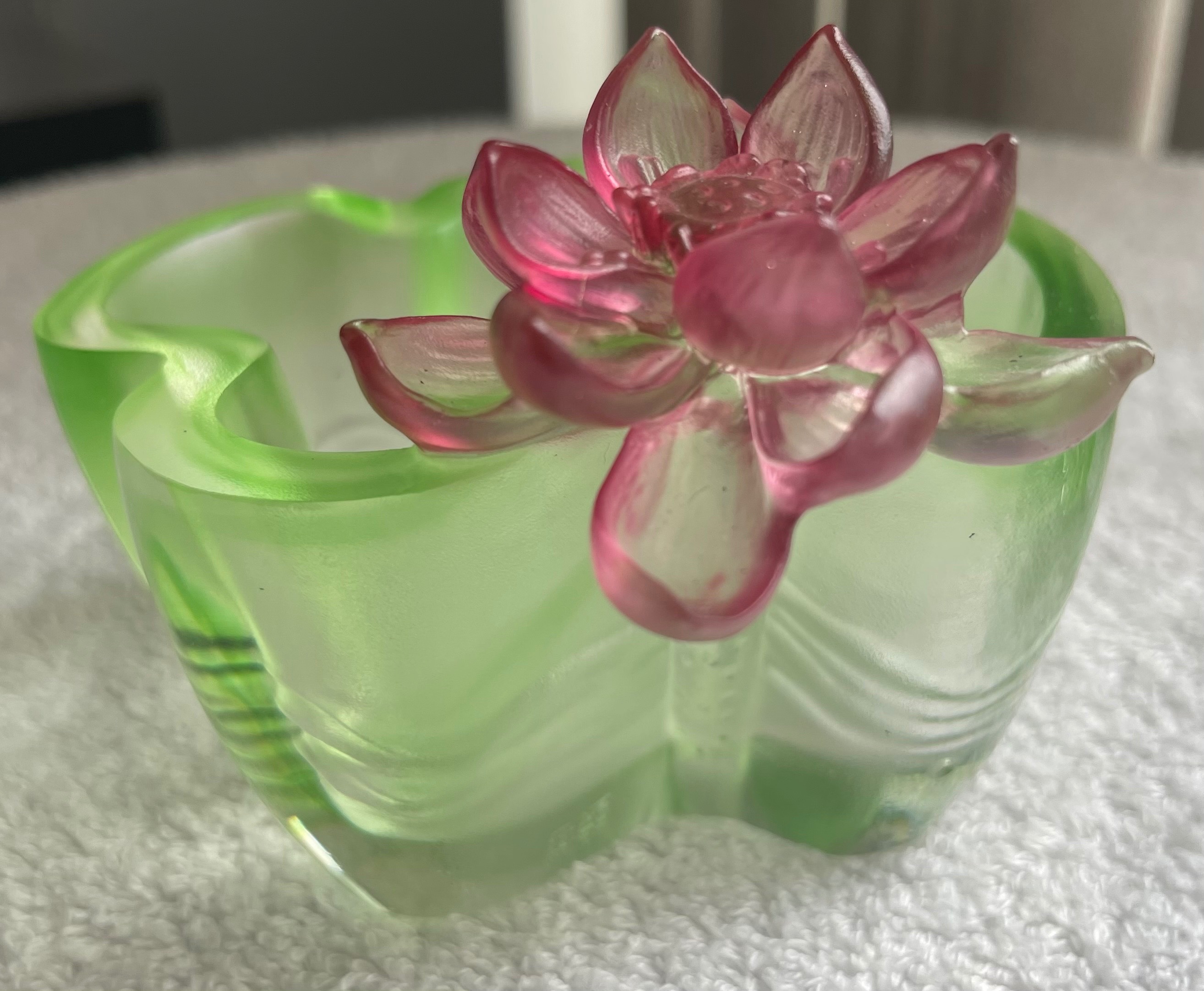 New in Box Tsian Yu "Liuli" Crystal Art Glass Lotus Set - photo 5