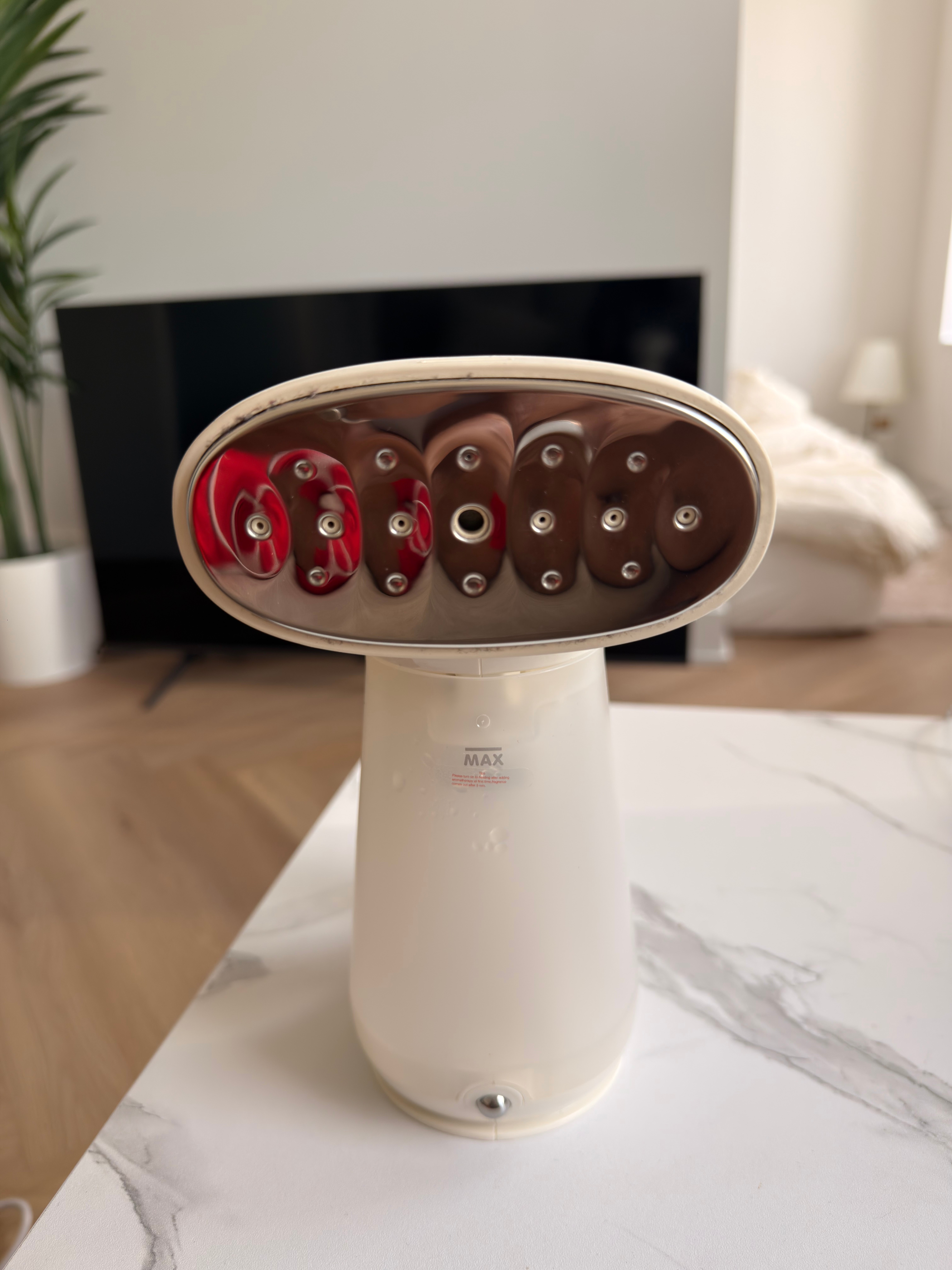 Handheld Clothes Steamer (1300W) – Excellent Condition - photo 2