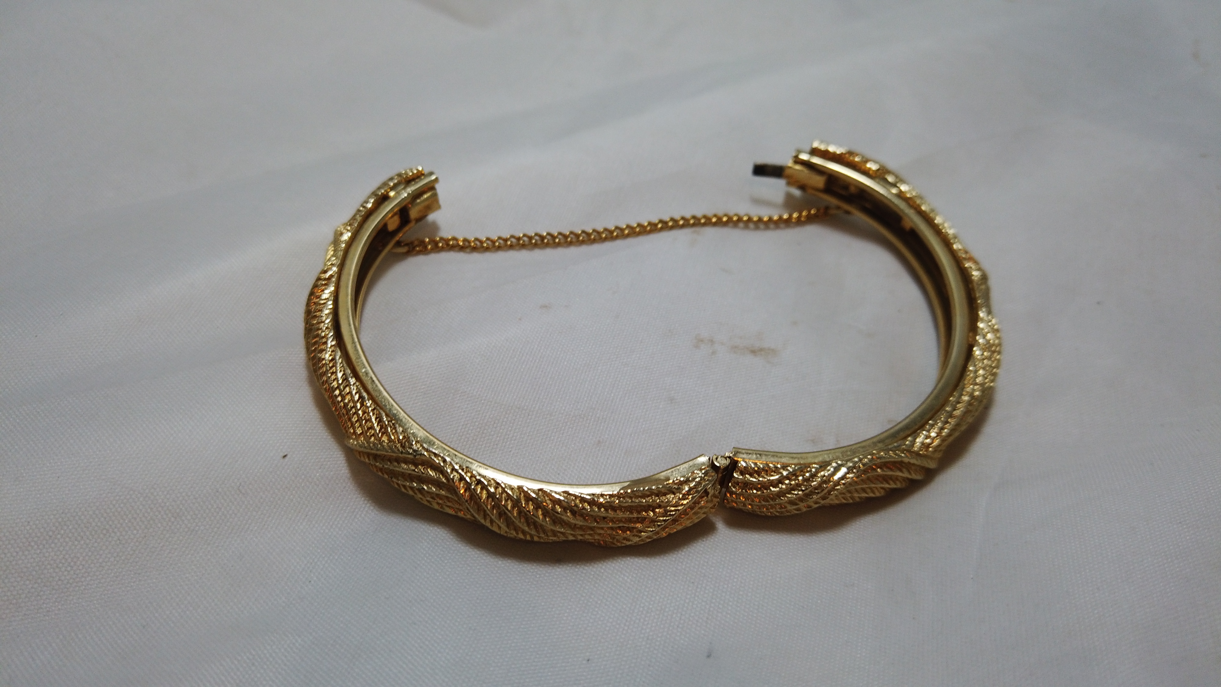 Vintage Gold Tone Hinged Bangle Bracelet Rope Textured w/ Safety - photo 3