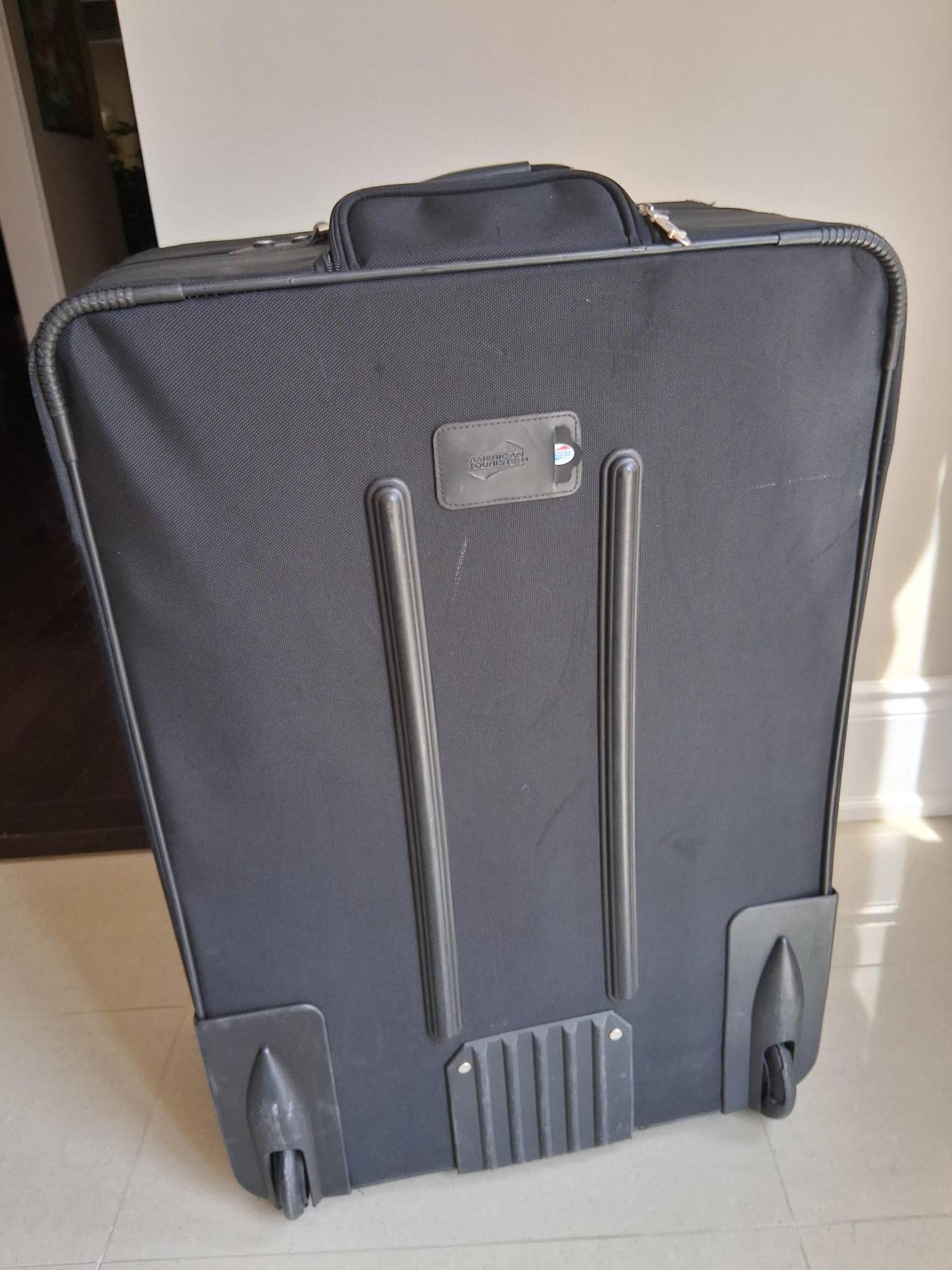 American Tourister Black Rolling 30" Suitcase - photo 3