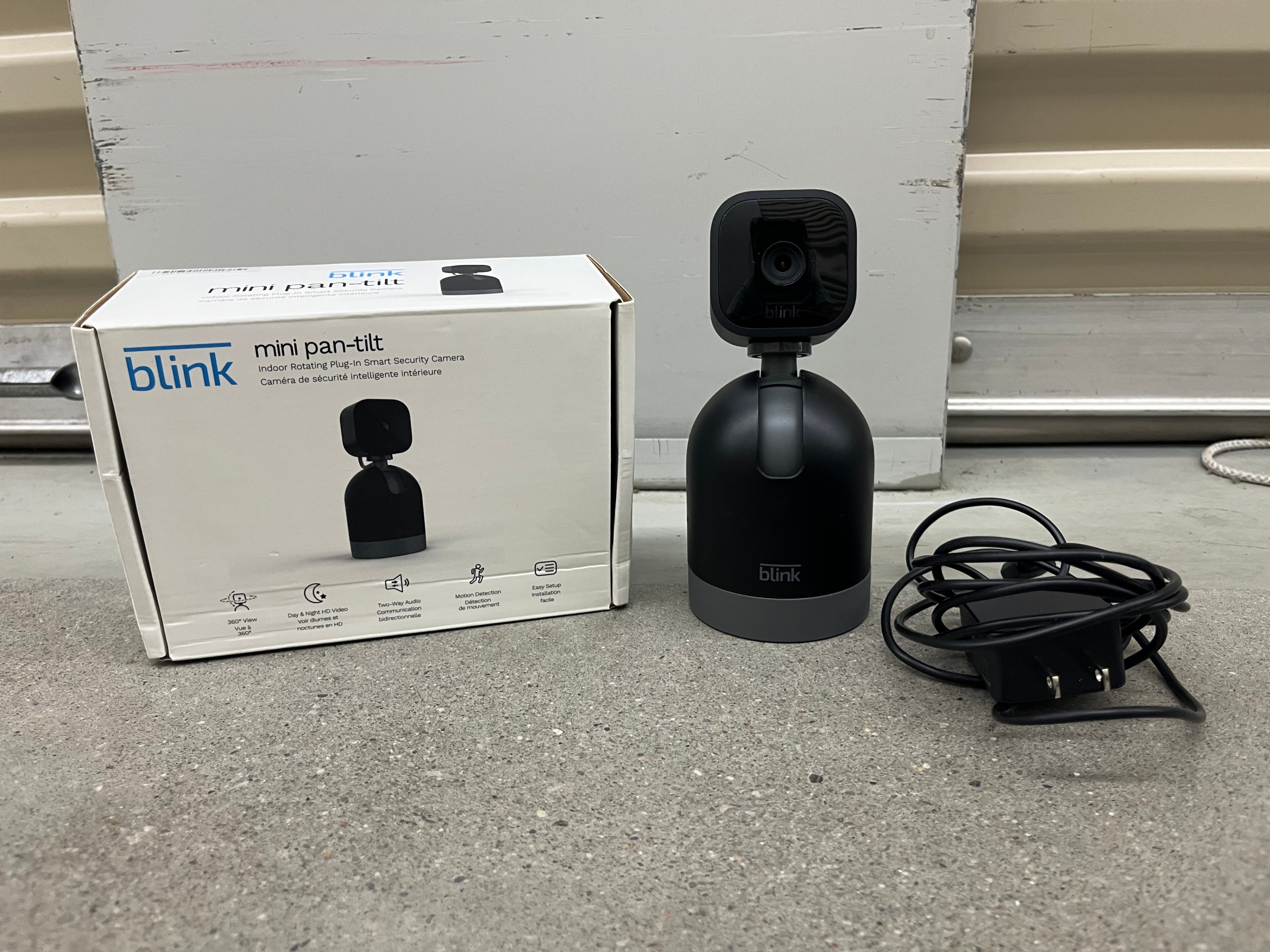 Blink Mini Pan-Tilt Smart Security Camera (1080p HD, Black)