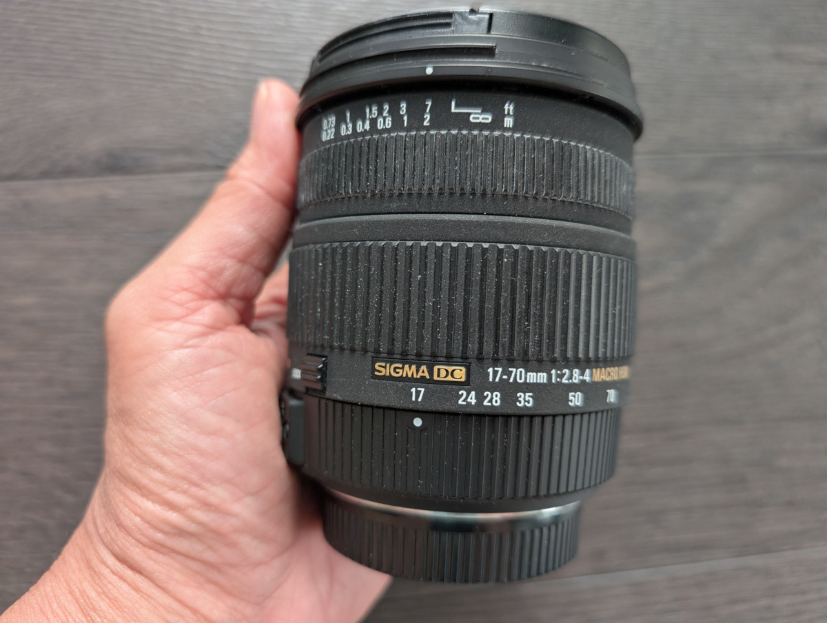 Sigma DC Autofocus 17-70mm f/2.8-4 Macro OS HSM APS-C DSLR lens