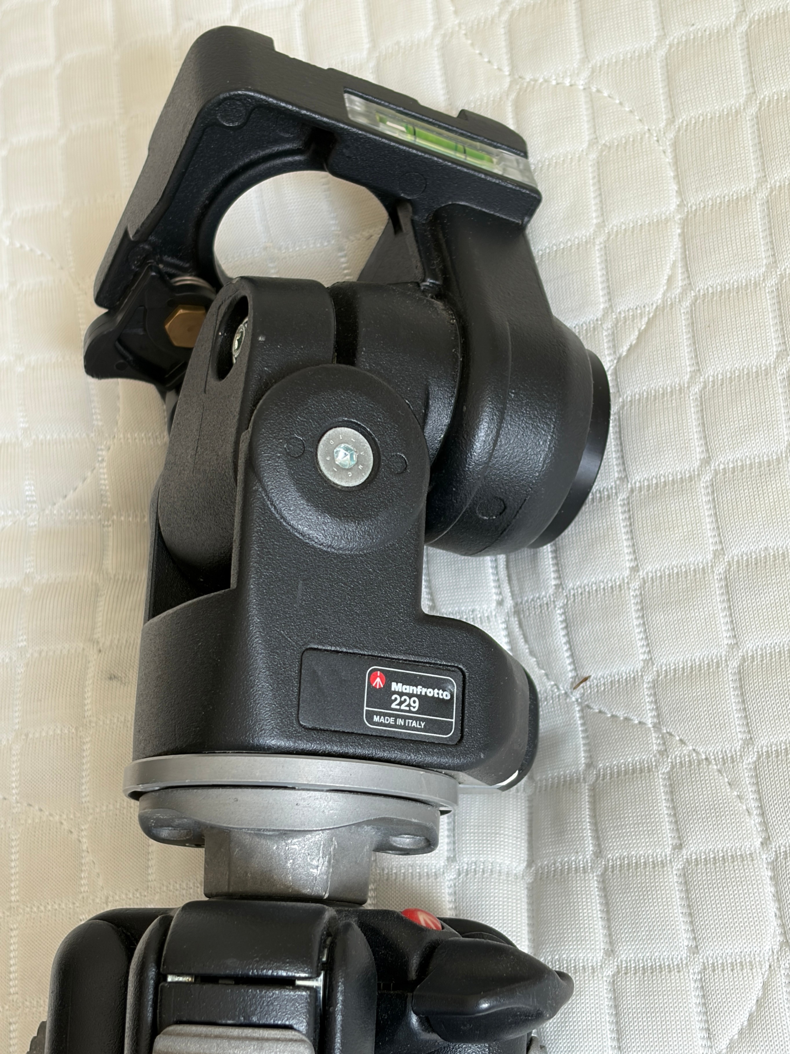 Manfrotto 190CLB Tripod with 3275 Head and 360 Panoramic head - photo 5