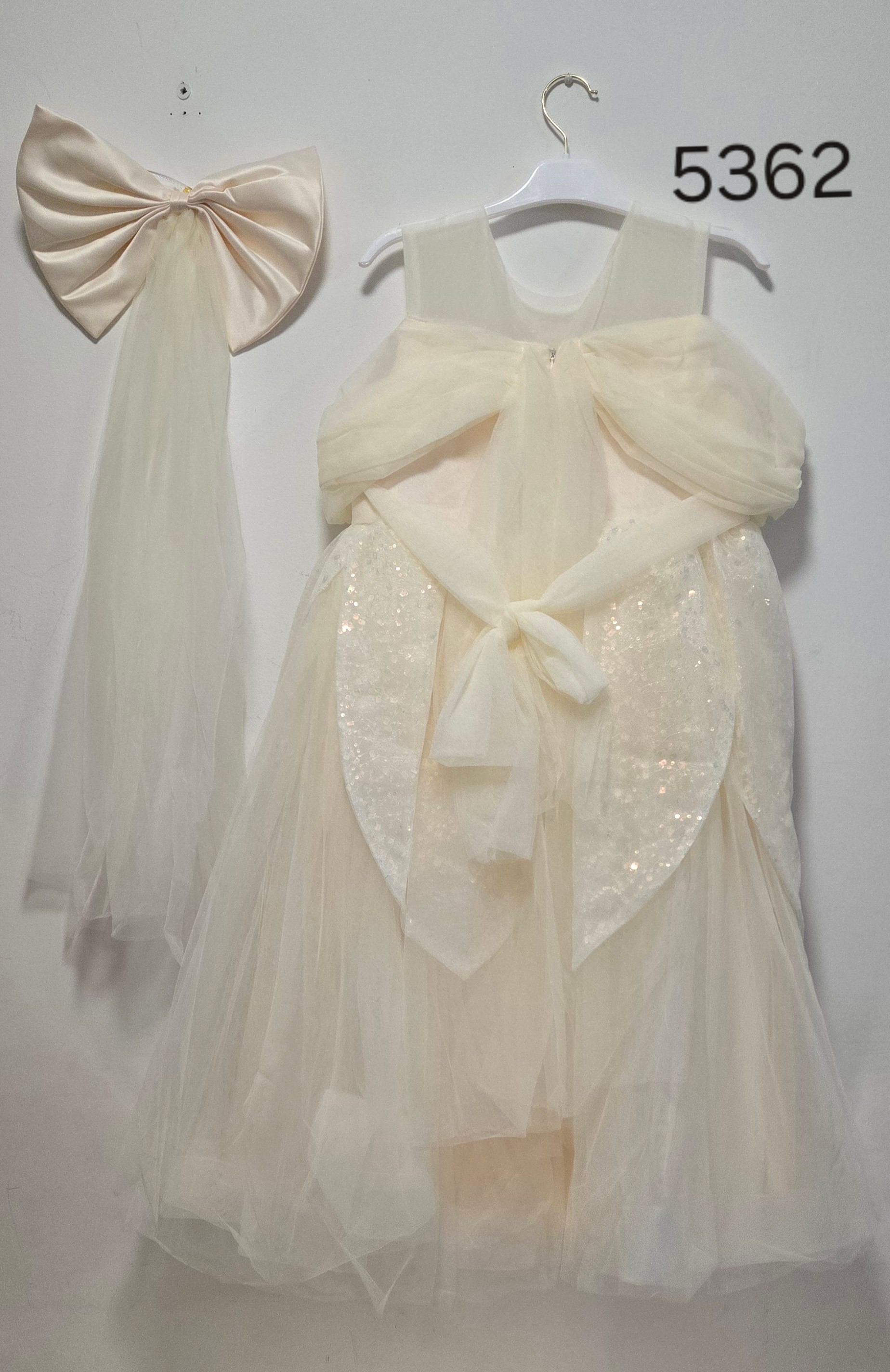 Girls' Cream Dress with Bow Veil:5362 - photo 2