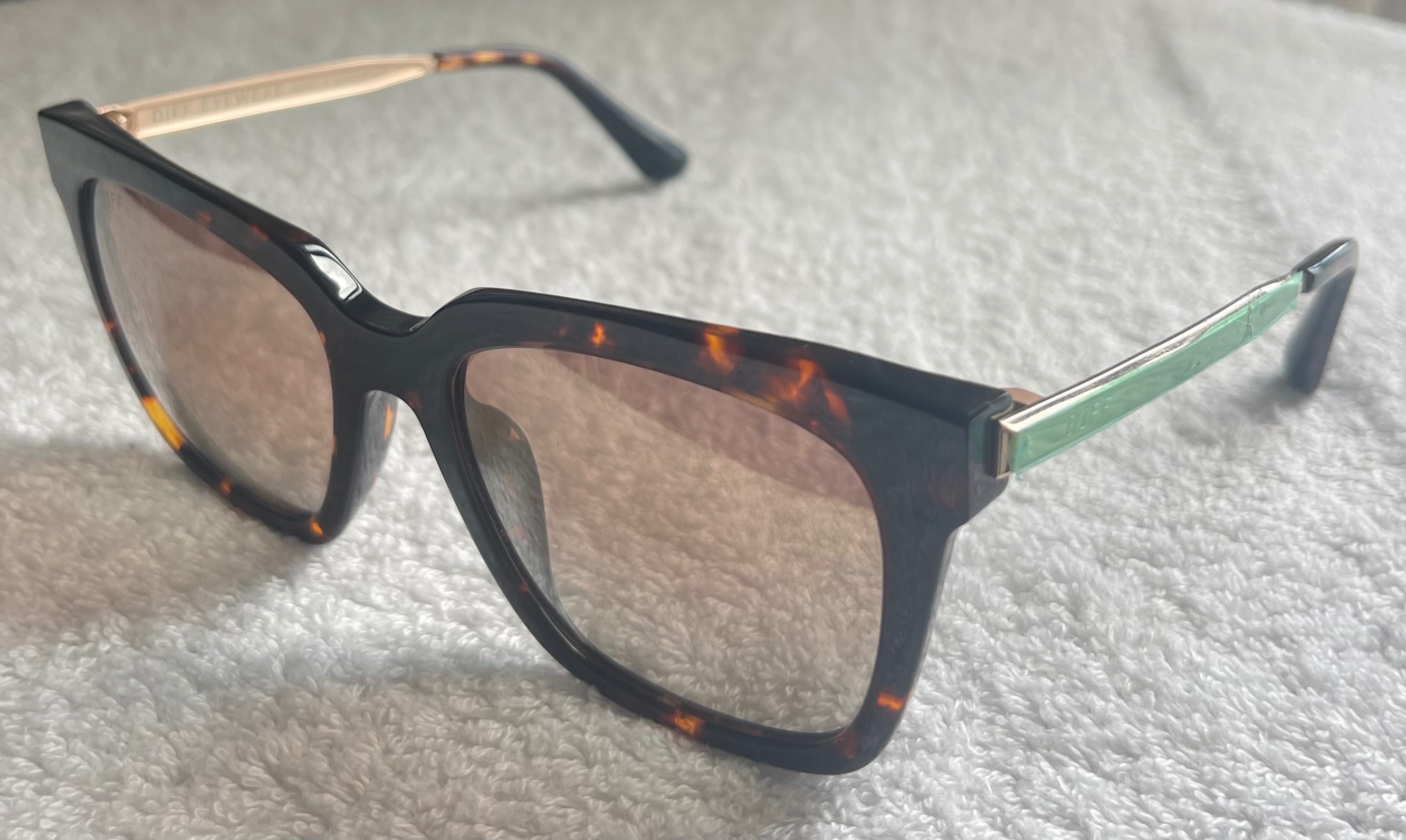 DIFF Eyewear "Bella" Polarized Sunglasses (Tortoise & Gold)