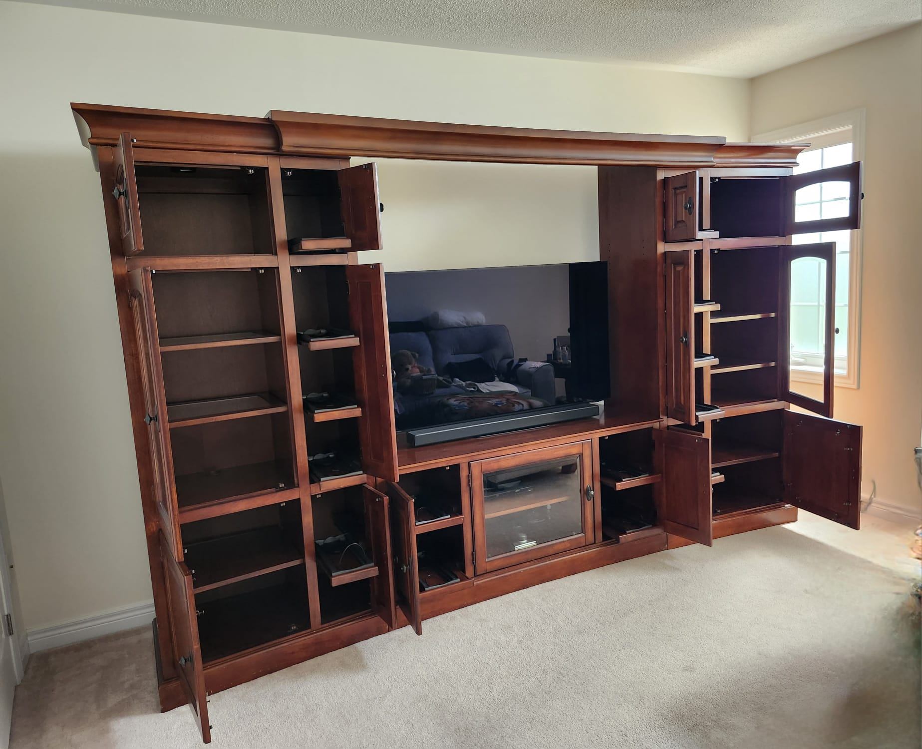 Entertainment unit - photo 2