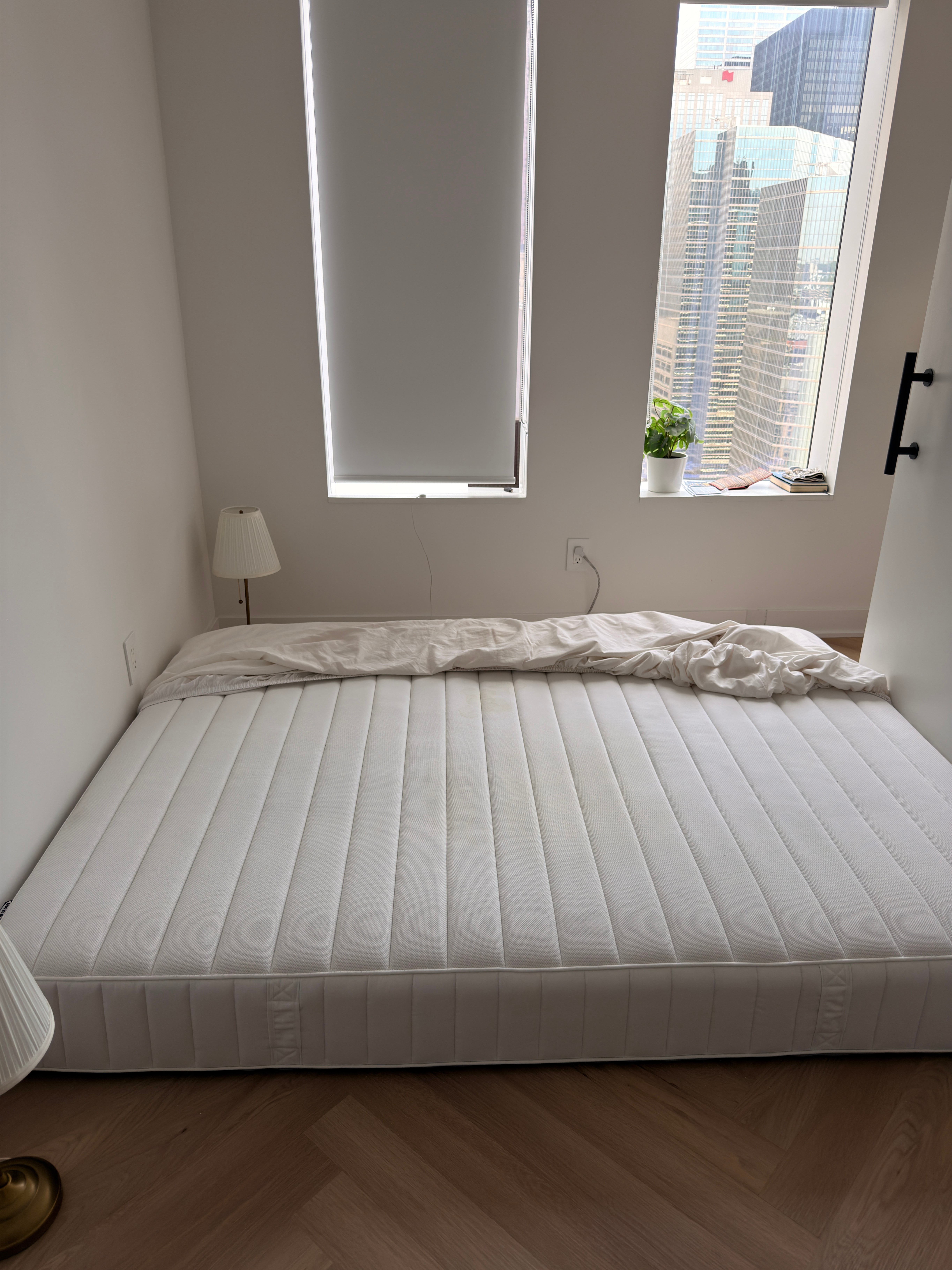 IKEA Queen Hybrid Mattress (Medium Firm) – Excellent Condition - photo 5